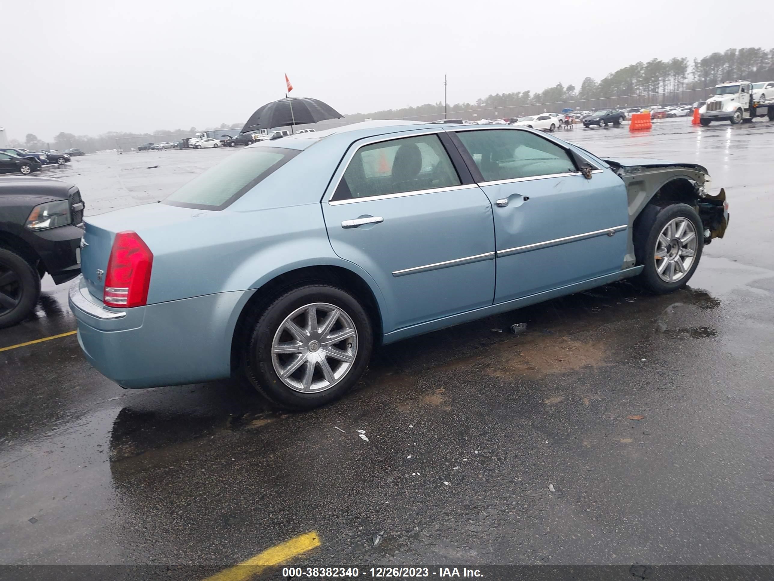 Photo 3 VIN: 2C3KA63TX9H572589 - CHRYSLER 300C 