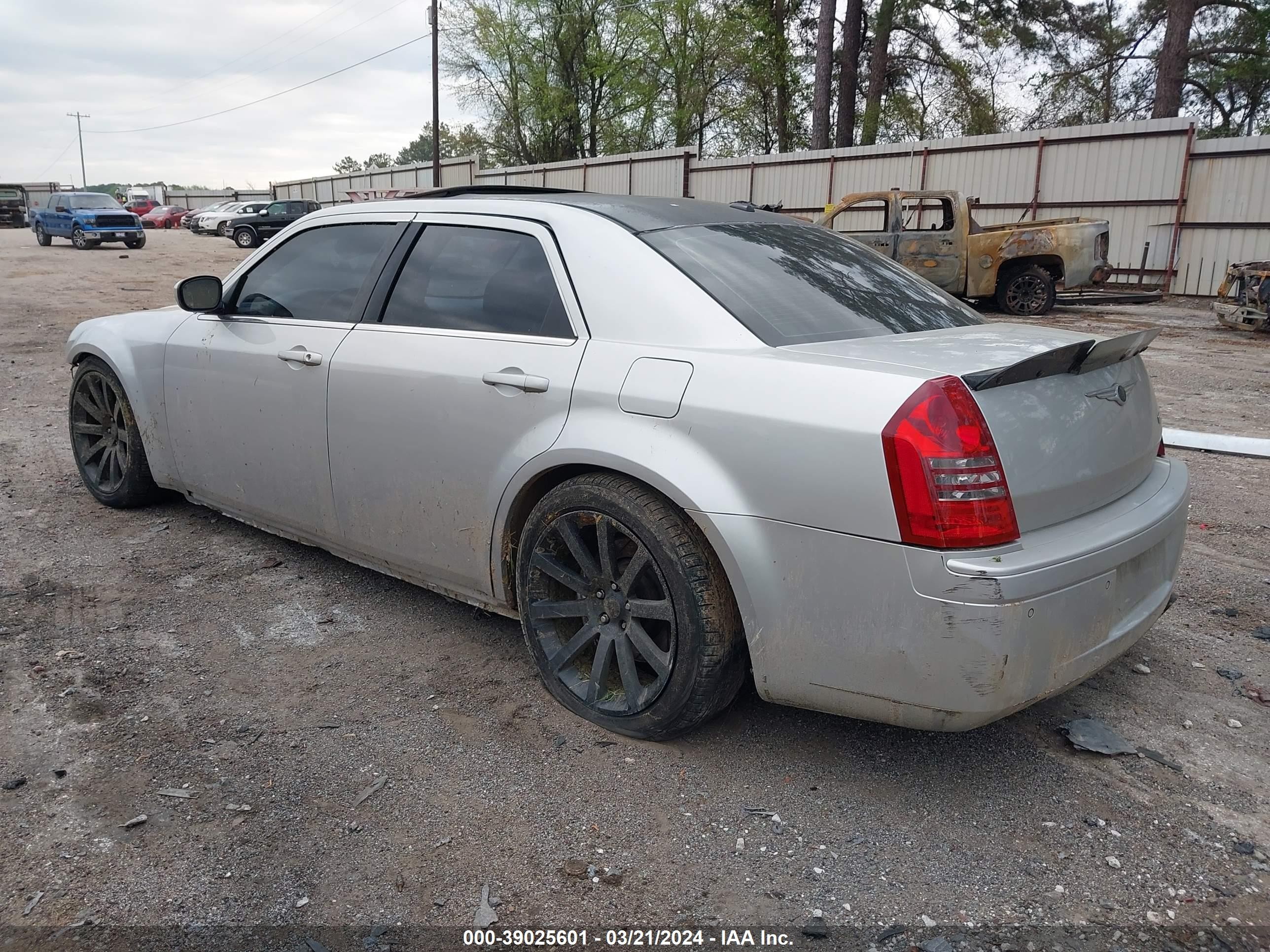 Photo 2 VIN: 2C3KA73W36H337446 - CHRYSLER 300C 