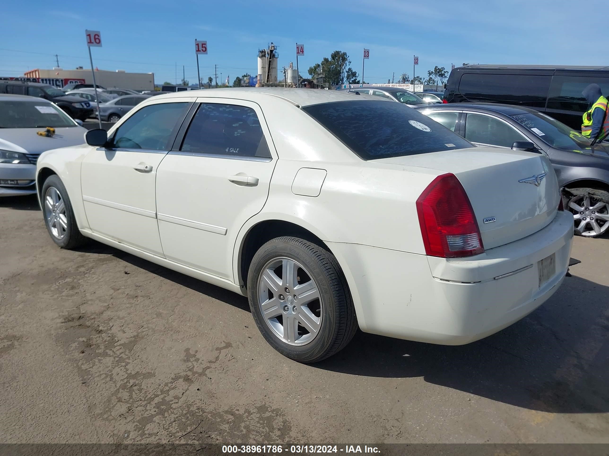 Photo 2 VIN: 2C3KK53G06H500869 - CHRYSLER 300 