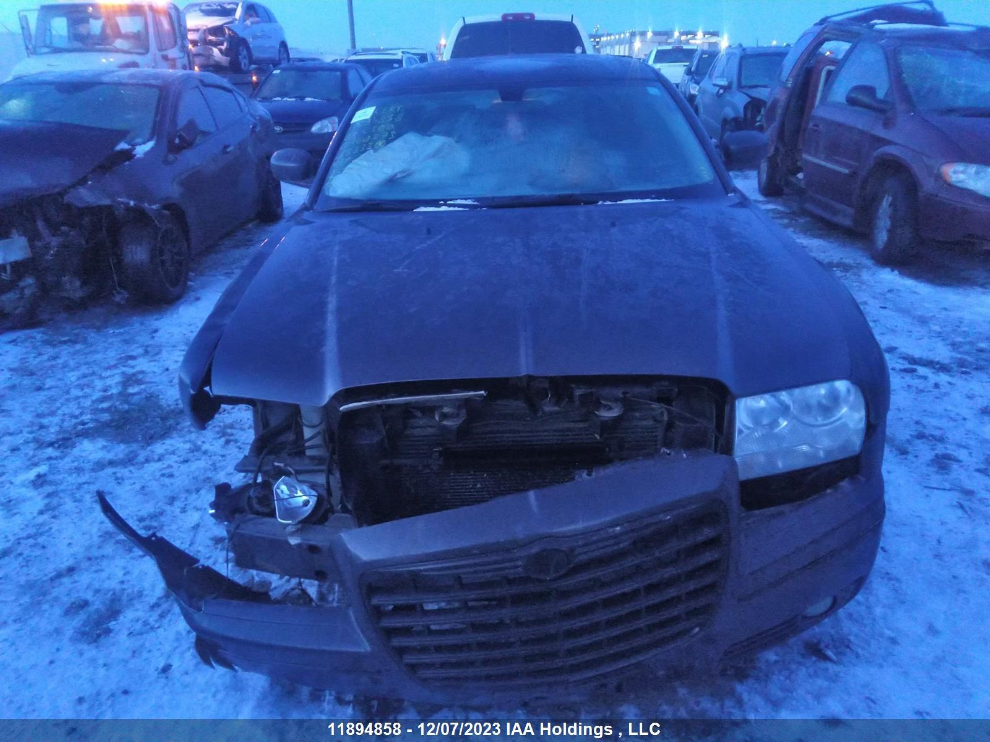 Photo 11 VIN: 2C3KK53G48H160273 - CHRYSLER 300 