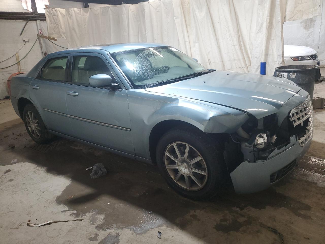 Photo 3 VIN: 2C3KK53G68H318533 - CHRYSLER 300 