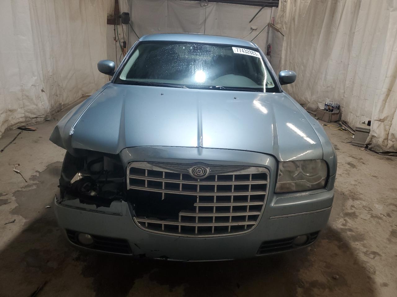 Photo 4 VIN: 2C3KK53G68H318533 - CHRYSLER 300 