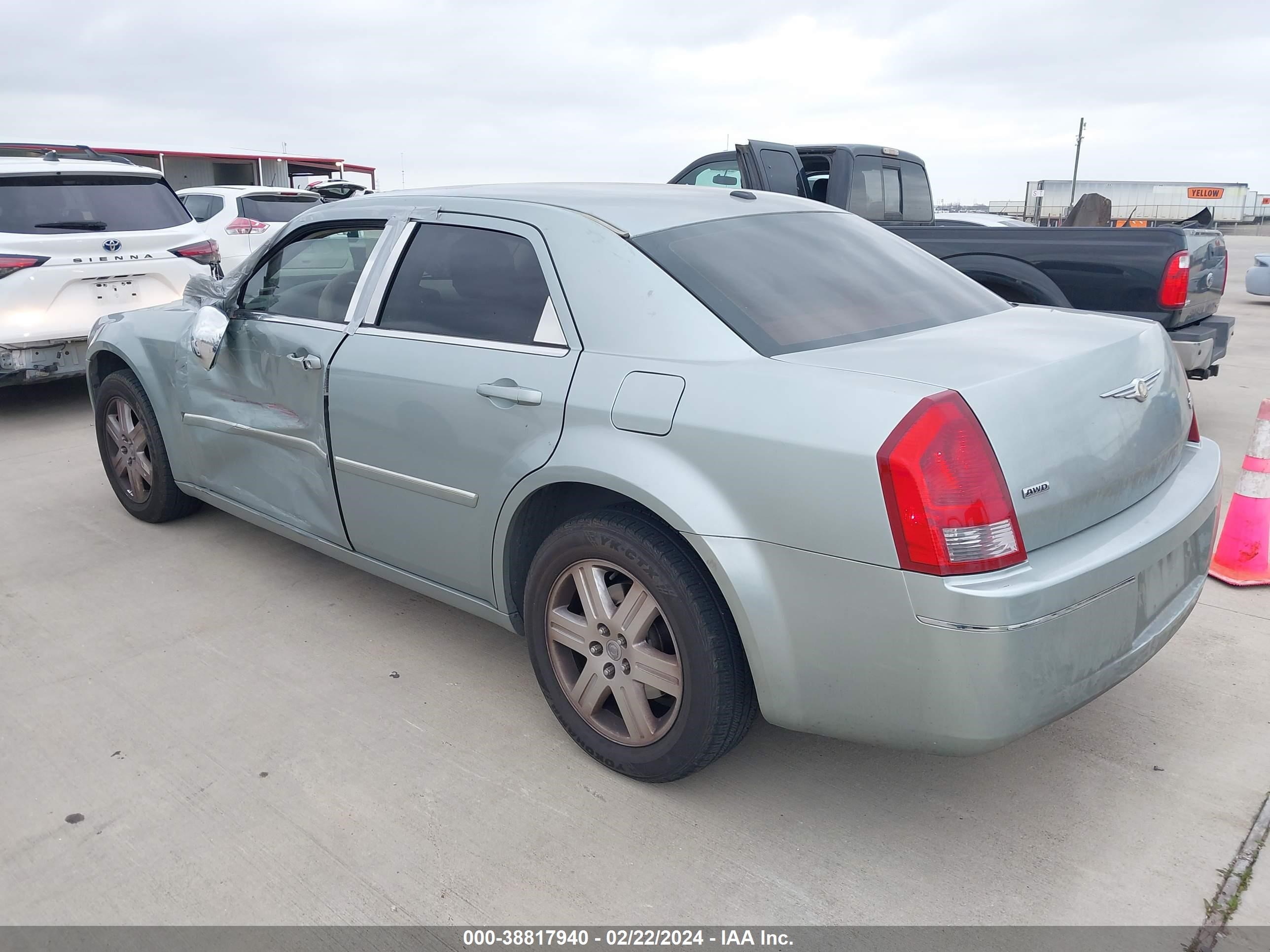 Photo 2 VIN: 2C3KK53G96H417277 - CHRYSLER 300 