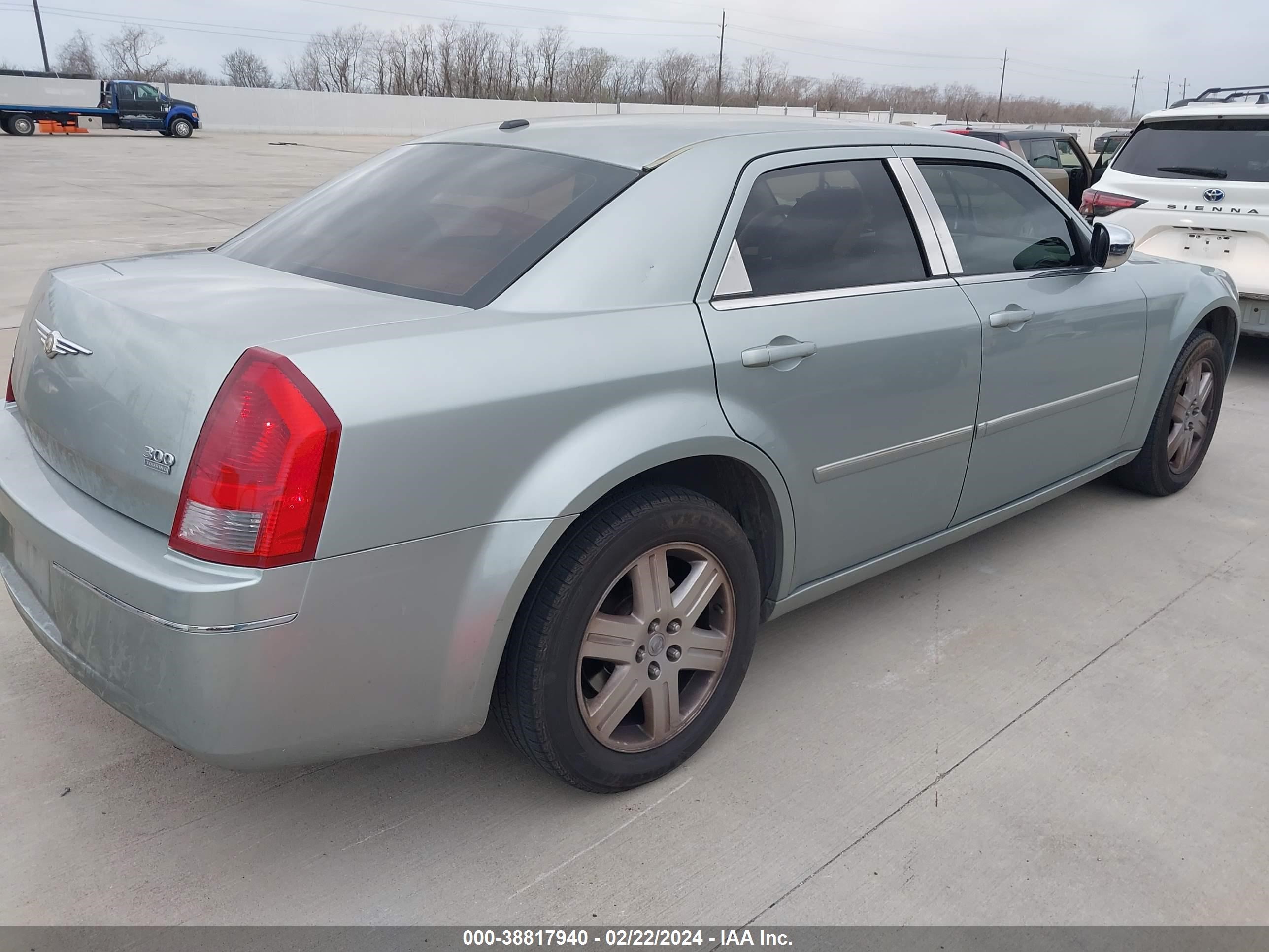 Photo 3 VIN: 2C3KK53G96H417277 - CHRYSLER 300 