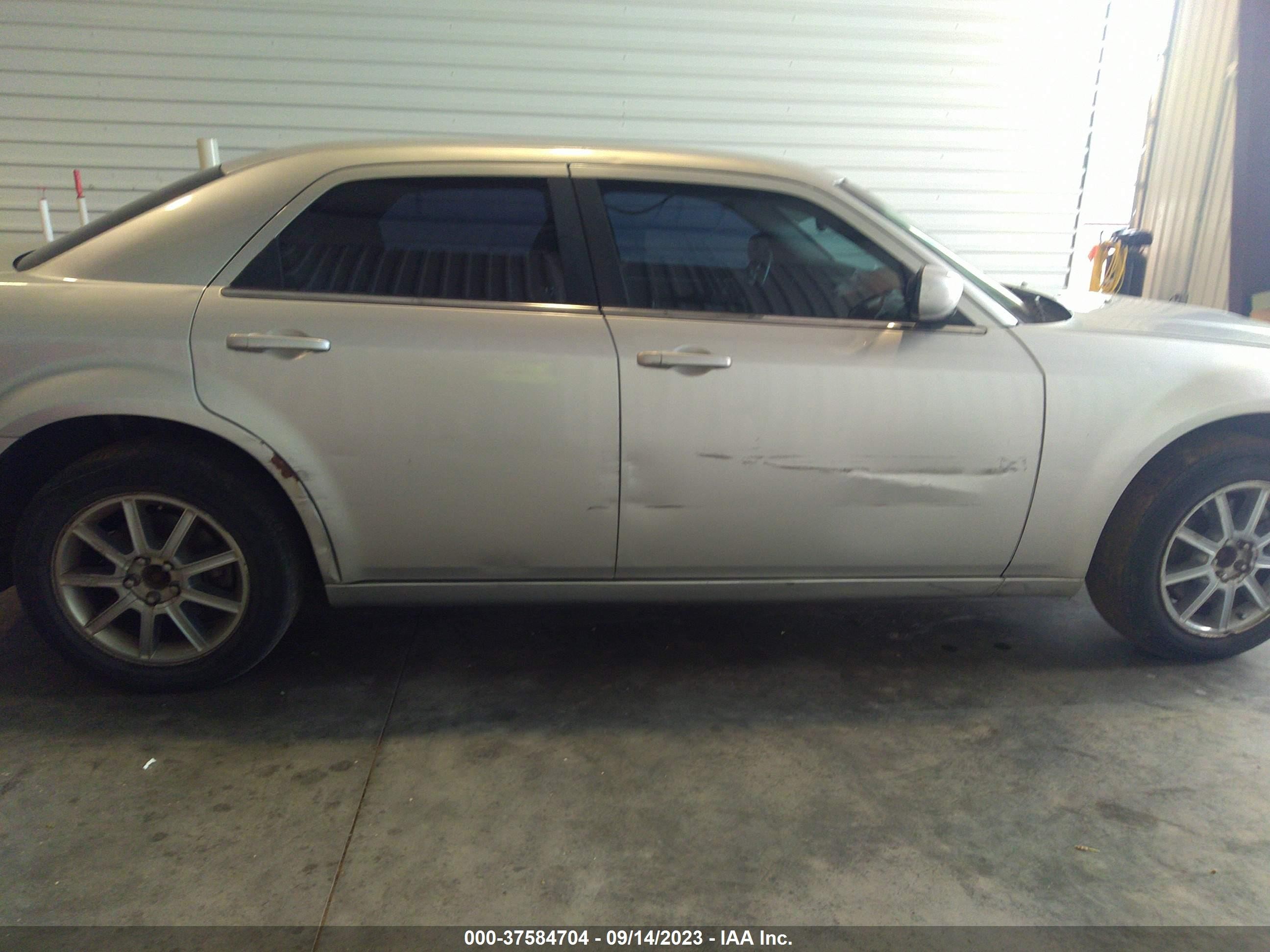 Photo 12 VIN: 2C3KK53GX7H872883 - CHRYSLER 300 