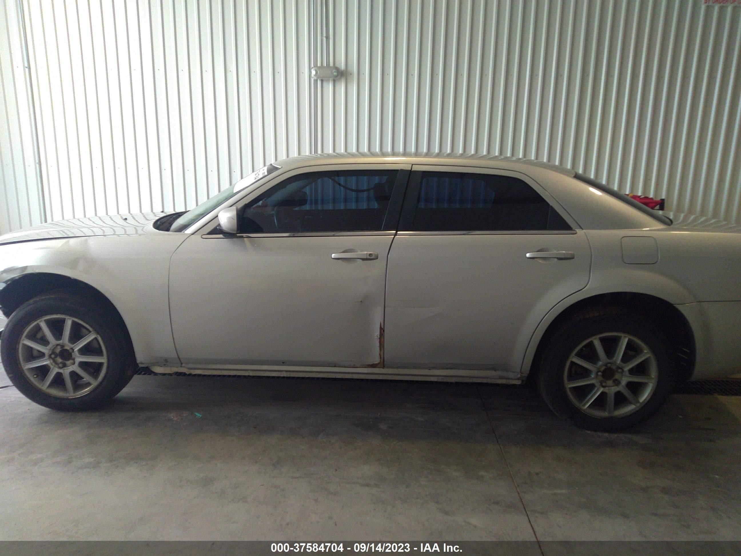 Photo 13 VIN: 2C3KK53GX7H872883 - CHRYSLER 300 