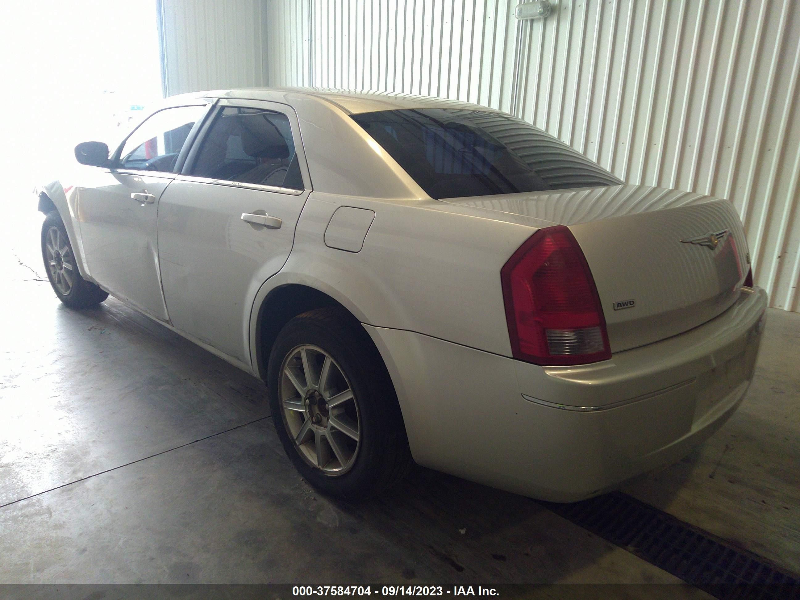 Photo 2 VIN: 2C3KK53GX7H872883 - CHRYSLER 300 