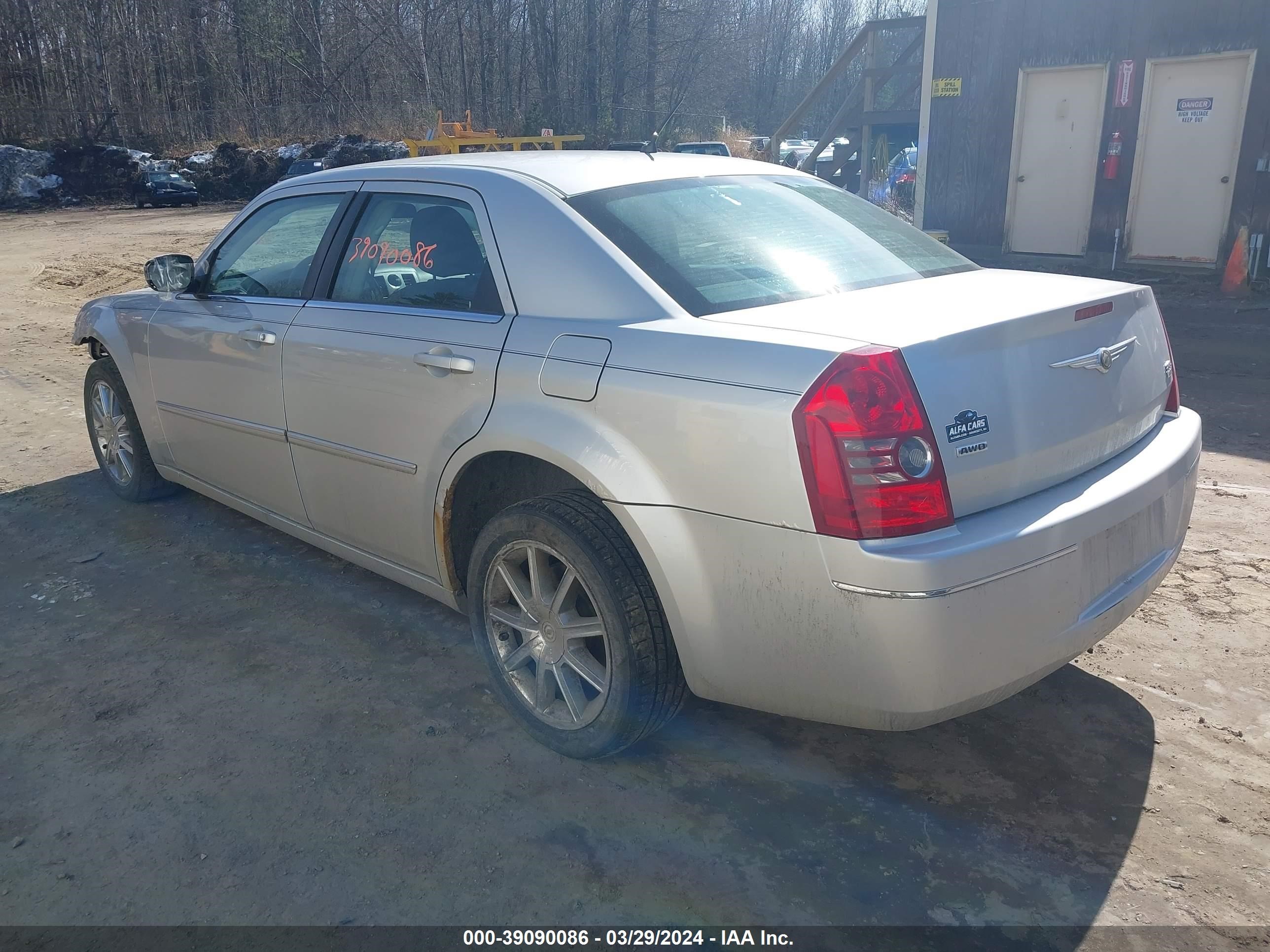 Photo 2 VIN: 2C3KK53GX8H148788 - CHRYSLER 300 