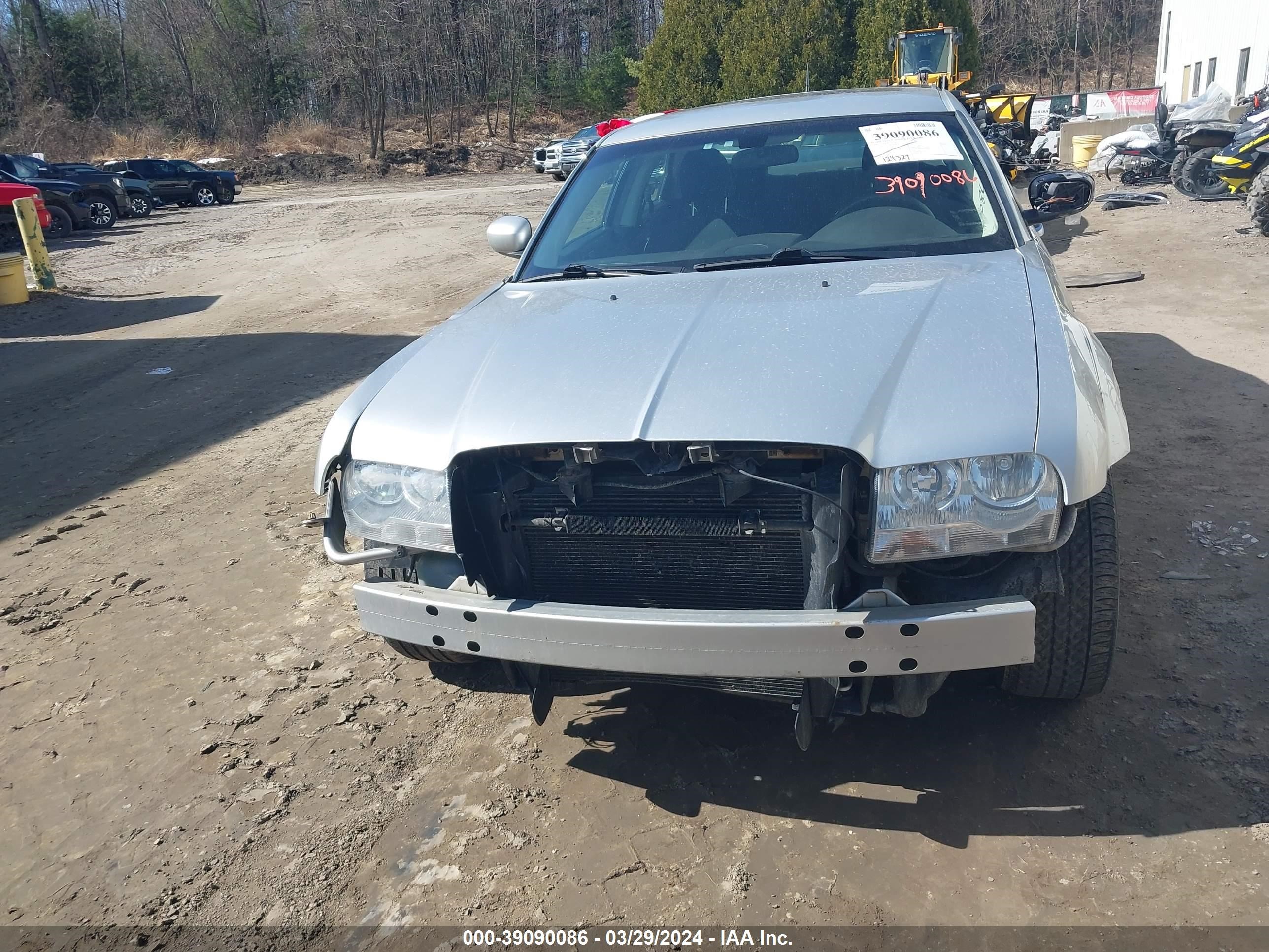 Photo 5 VIN: 2C3KK53GX8H148788 - CHRYSLER 300 