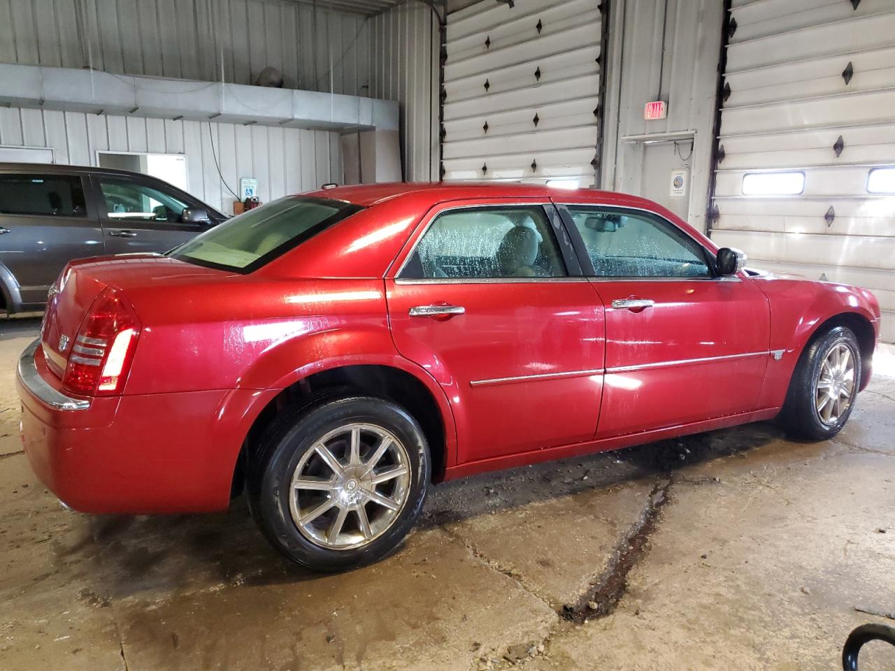 Photo 2 VIN: 2C3KK63H17H697468 - CHRYSLER 300 