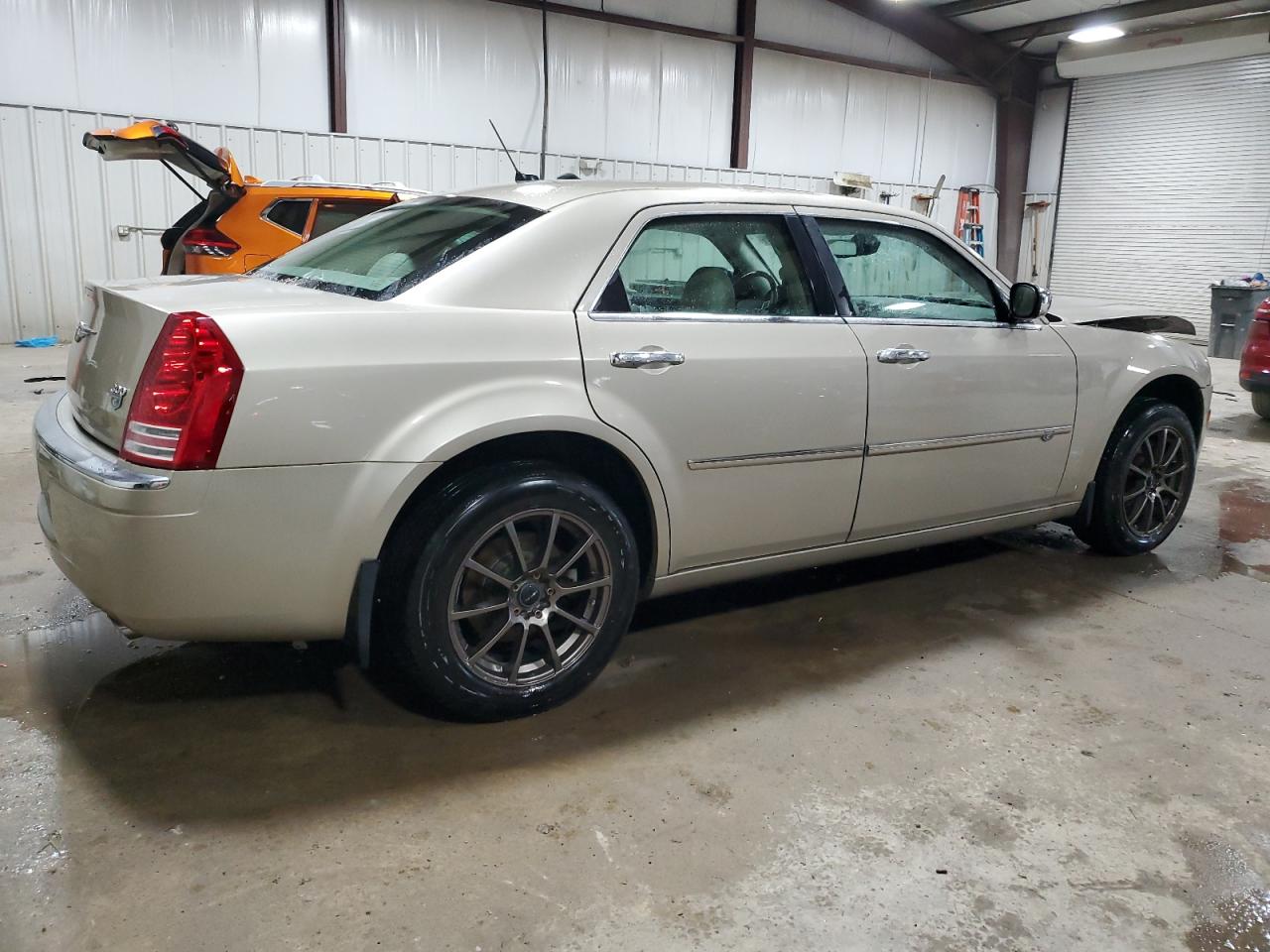 Photo 2 VIN: 2C3KK63H98H282173 - CHRYSLER 300 