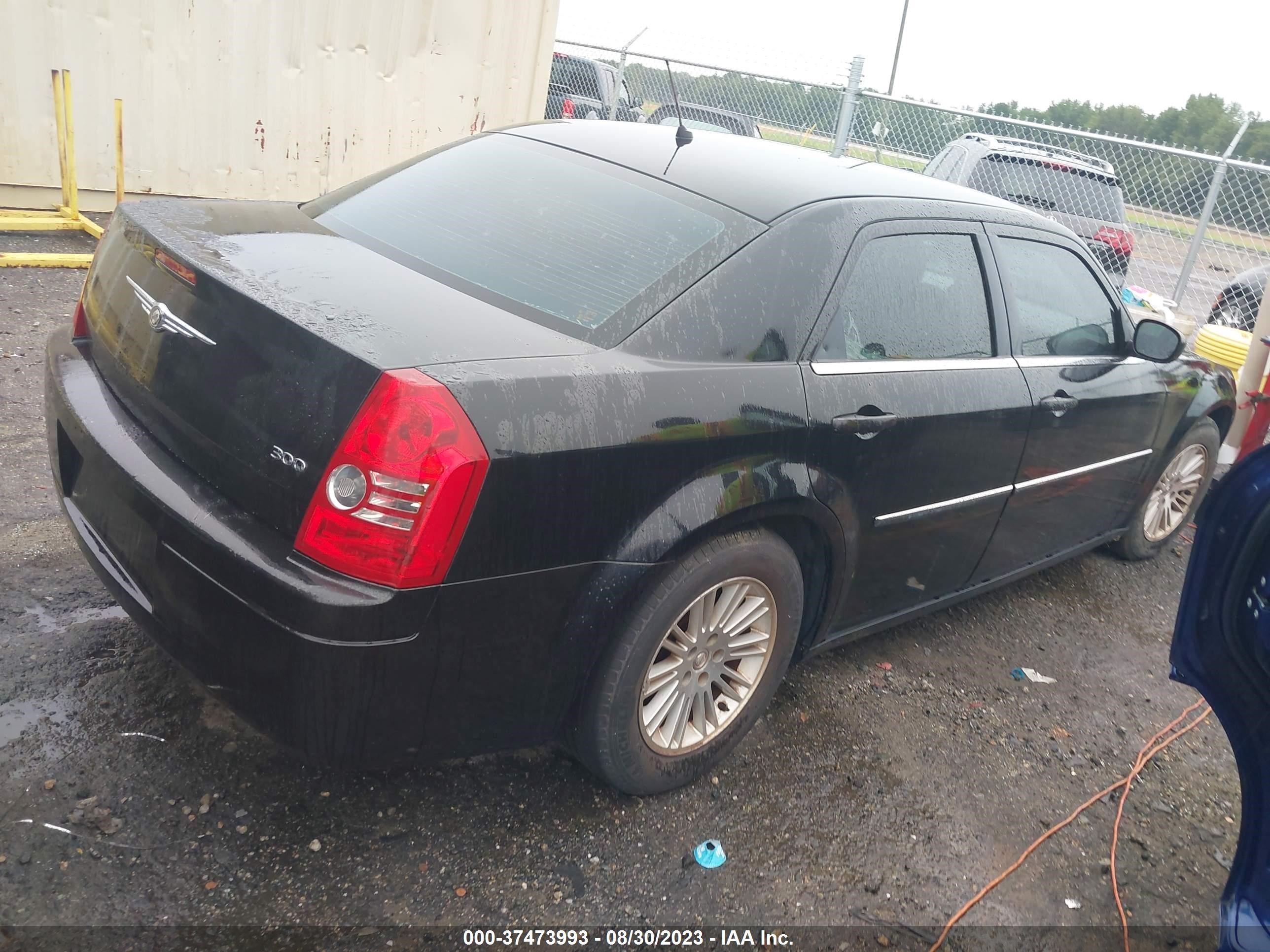 Photo 3 VIN: 2C3LA43R18H115925 - CHRYSLER 300 