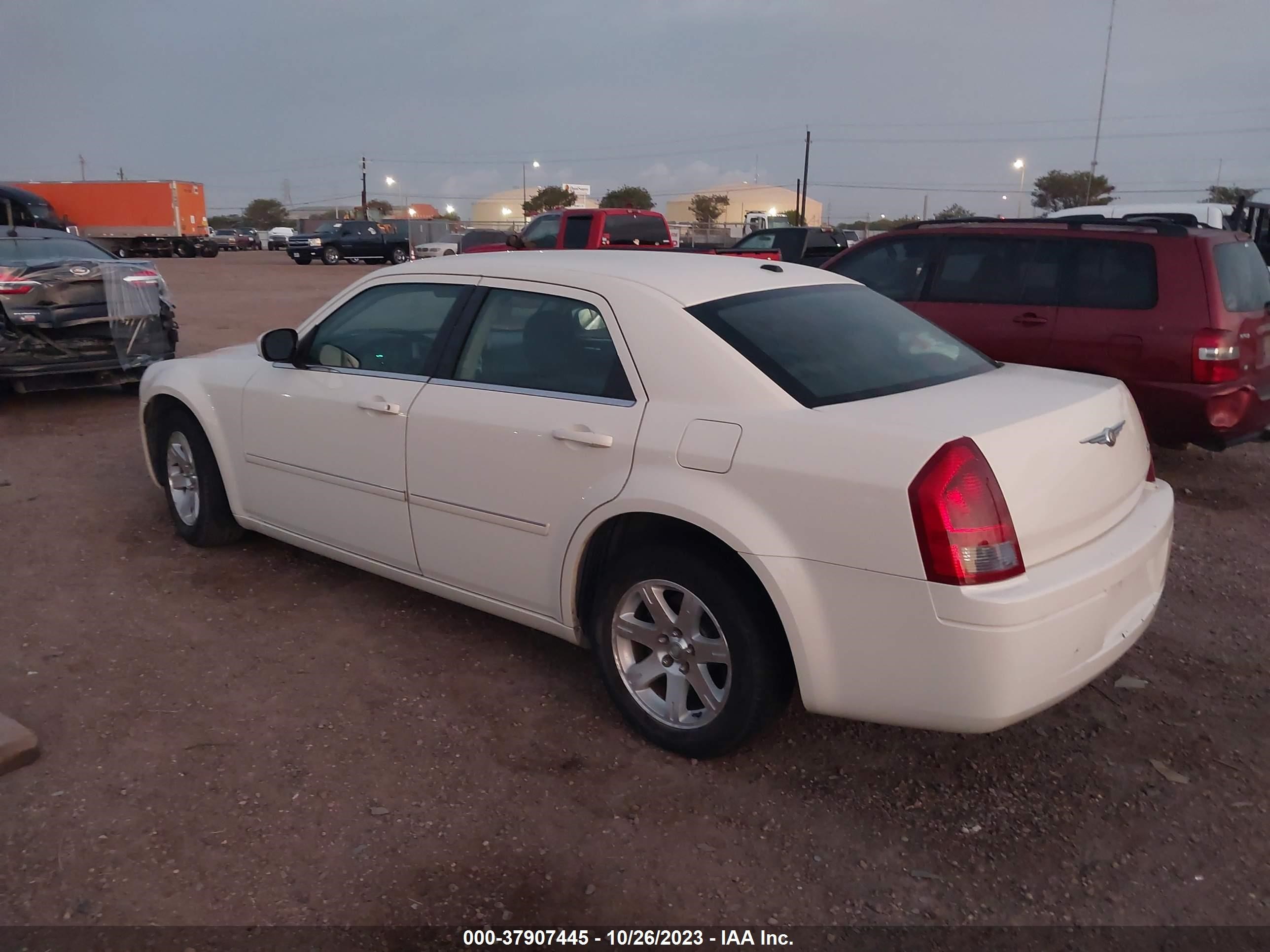 Photo 2 VIN: 2C3LA43R37H880424 - CHRYSLER 300 