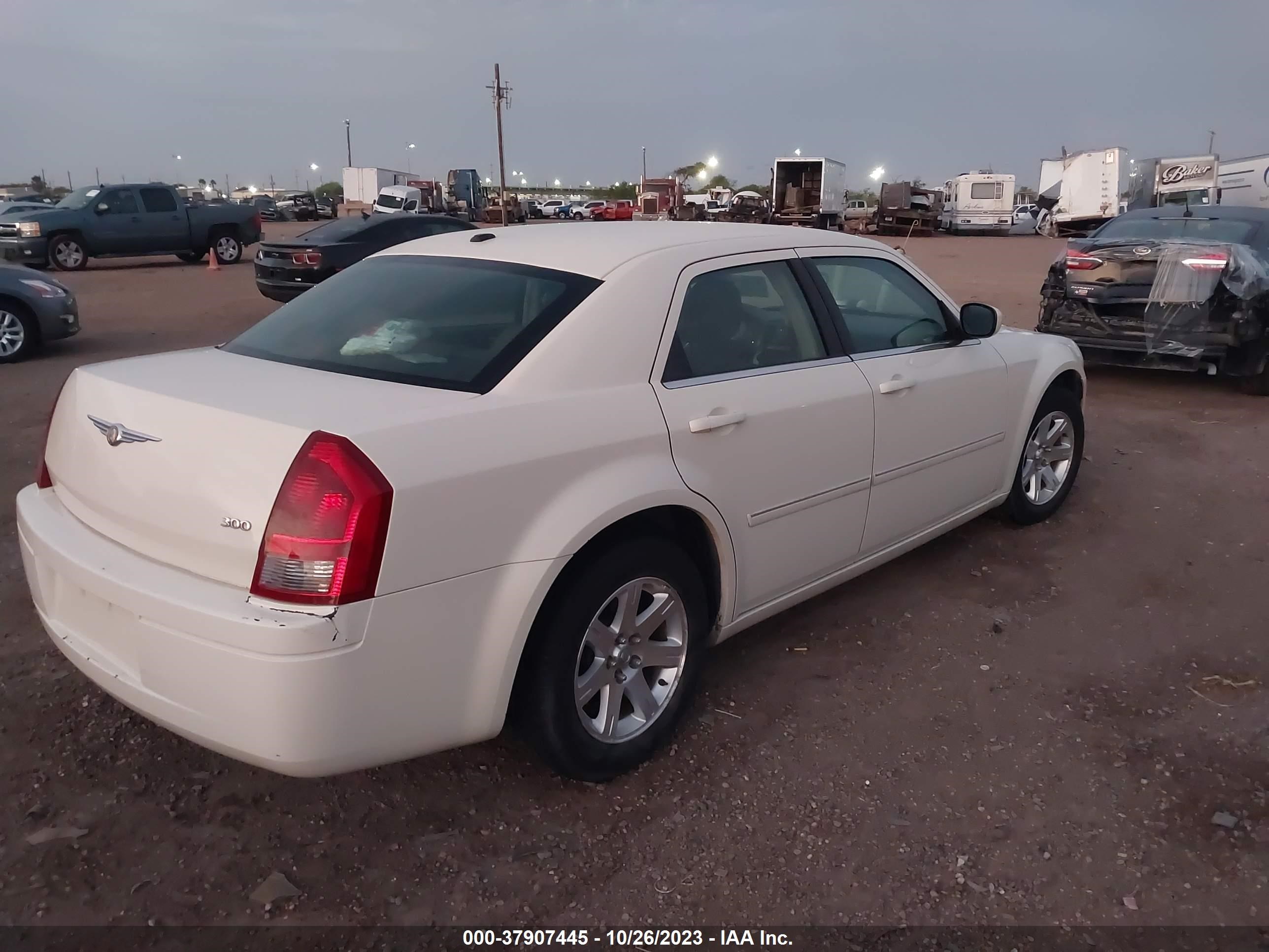 Photo 3 VIN: 2C3LA43R37H880424 - CHRYSLER 300 