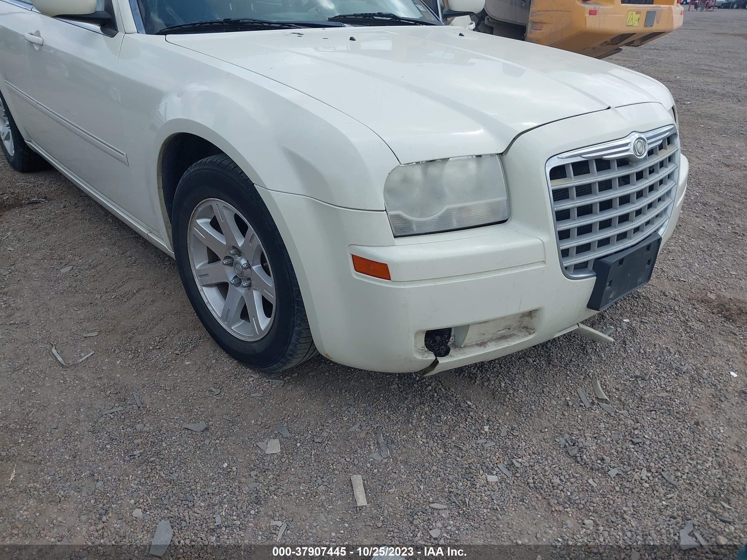 Photo 5 VIN: 2C3LA43R37H880424 - CHRYSLER 300 