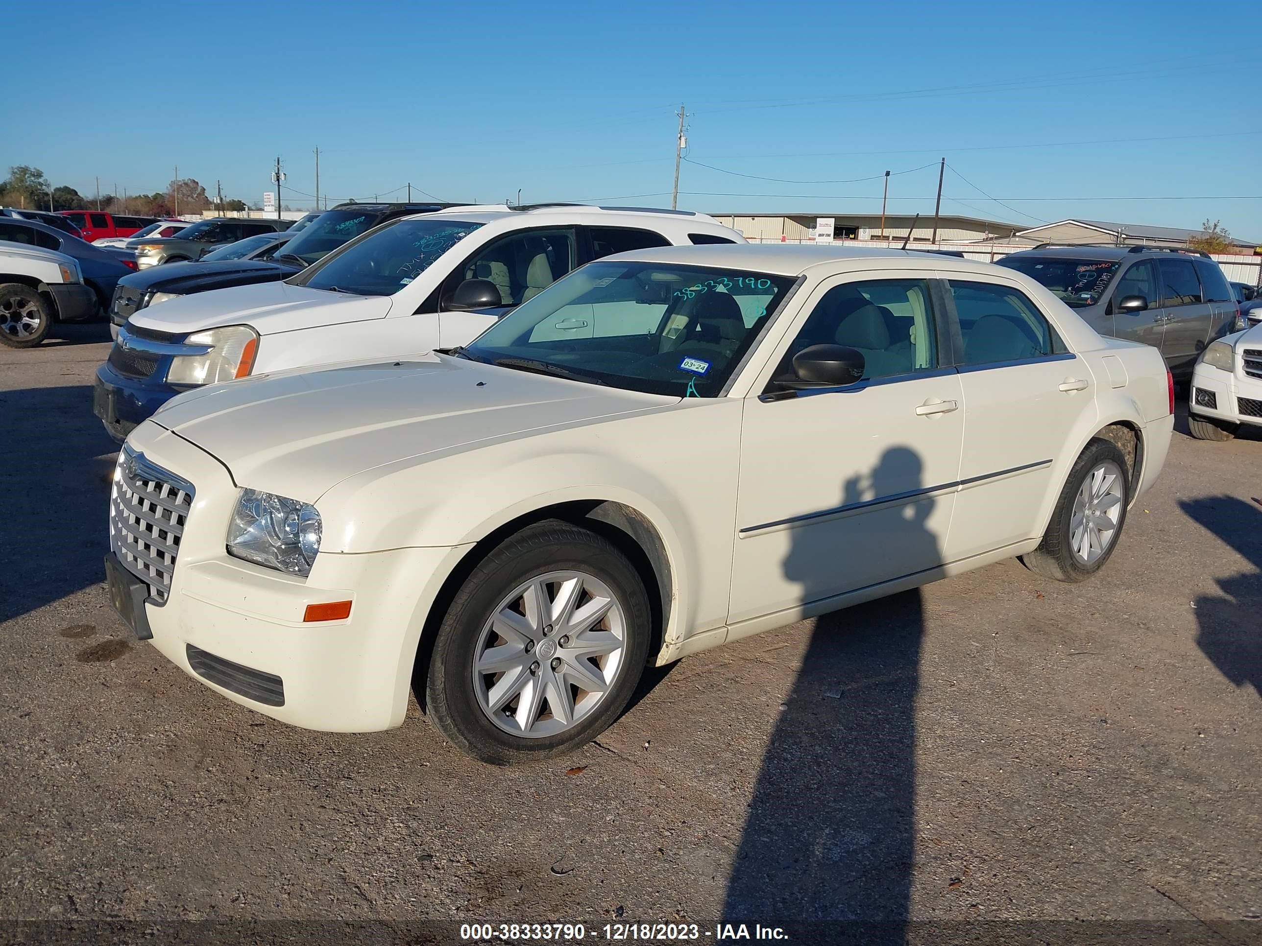 Photo 1 VIN: 2C3LA43R58H207233 - CHRYSLER 300 