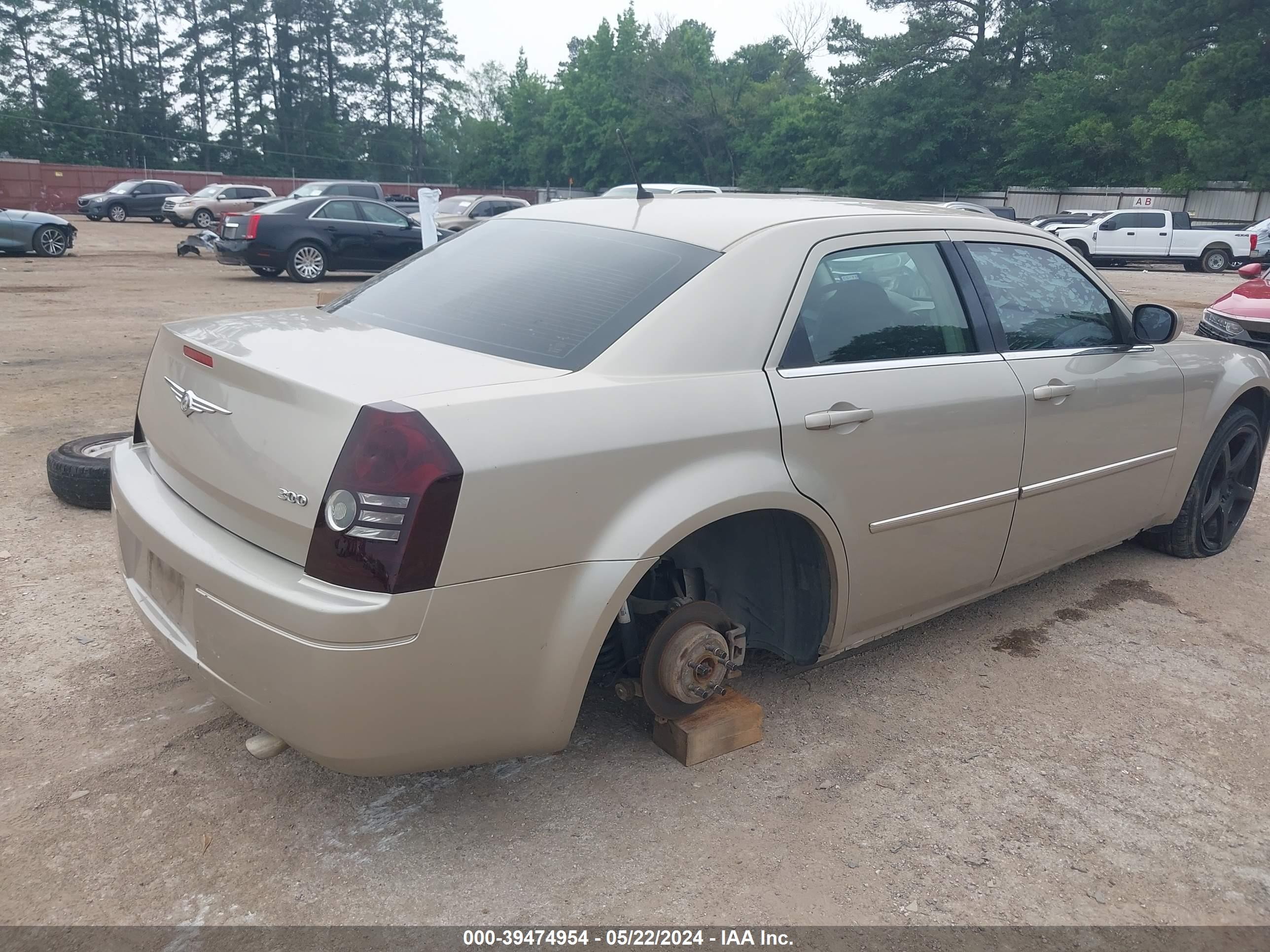 Photo 3 VIN: 2C3LA43R58H217471 - CHRYSLER 300 