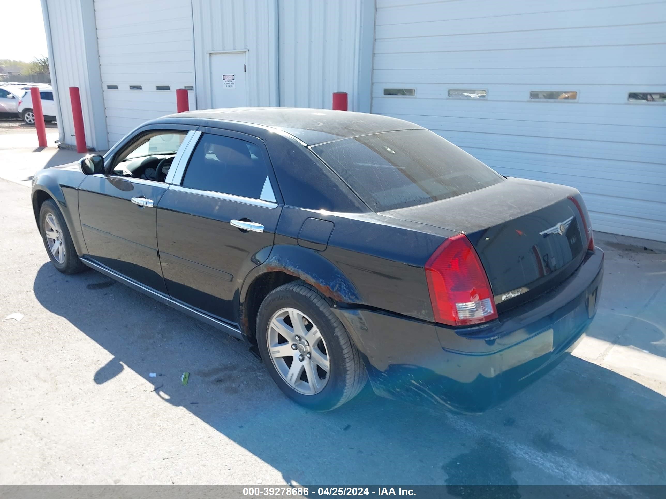 Photo 2 VIN: 2C3LA43R76H515825 - CHRYSLER 300 