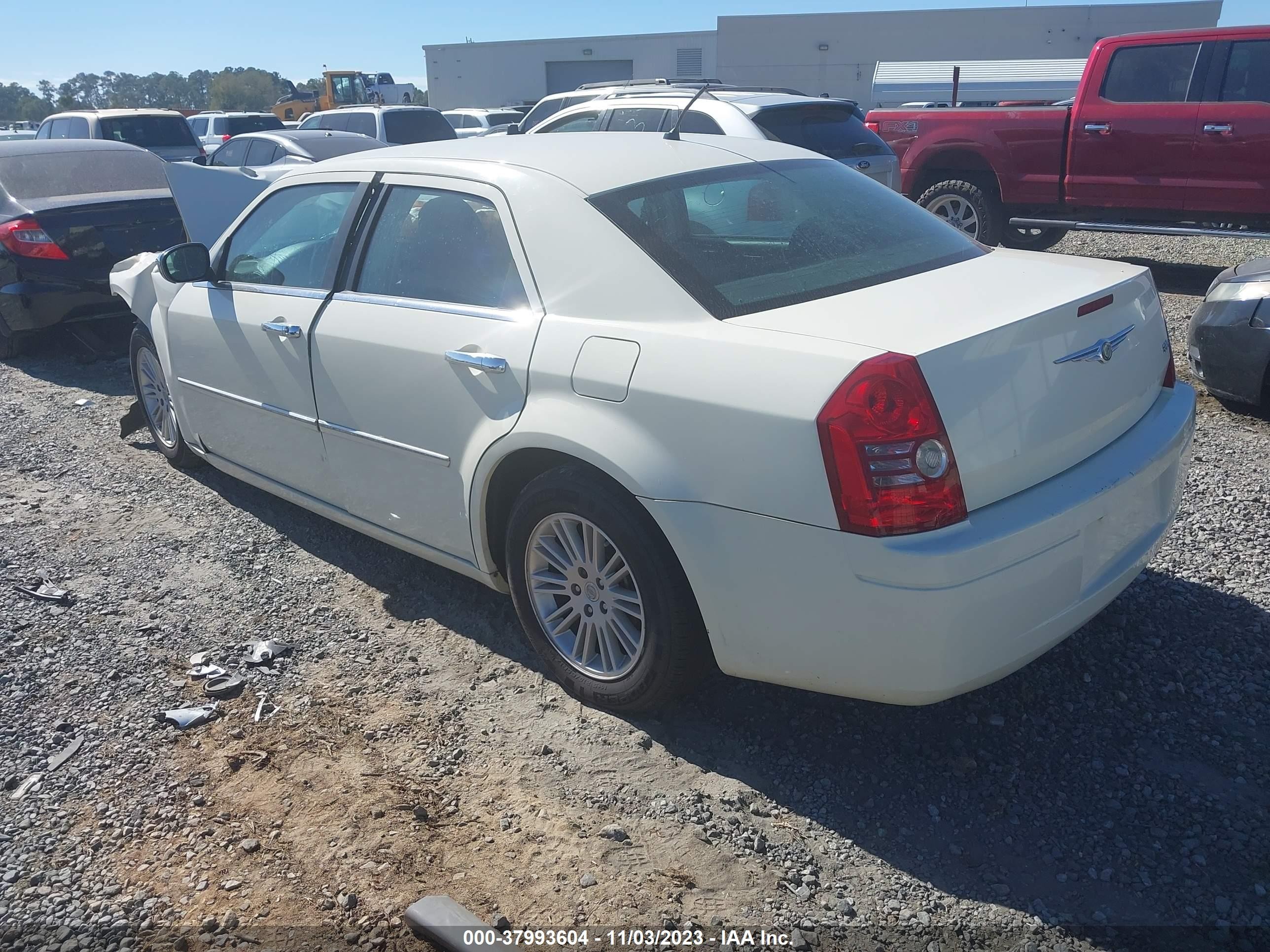 Photo 2 VIN: 2C3LA43R88H203676 - CHRYSLER 300 