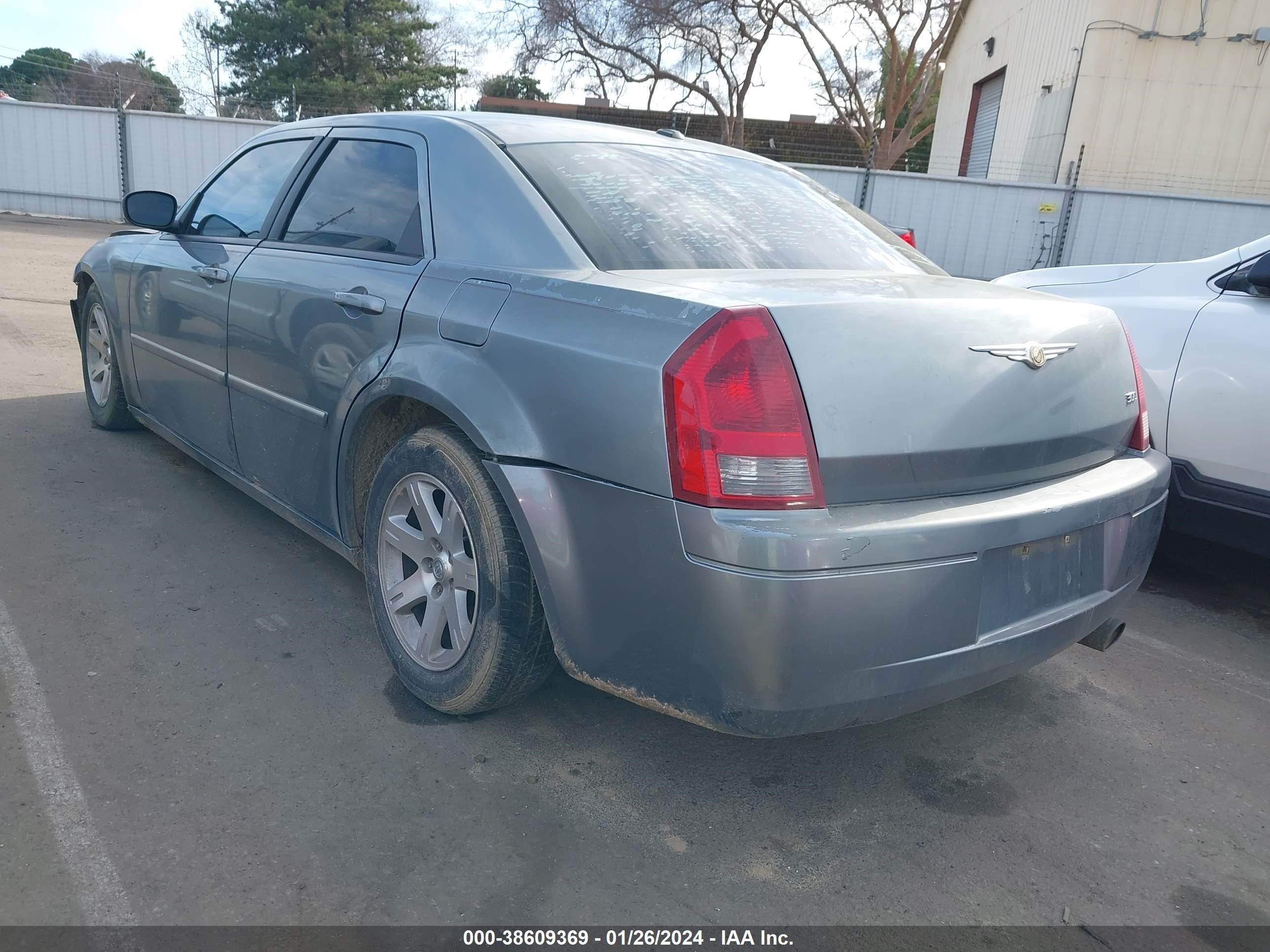 Photo 2 VIN: 2C3LA43R97H805808 - CHRYSLER 300 