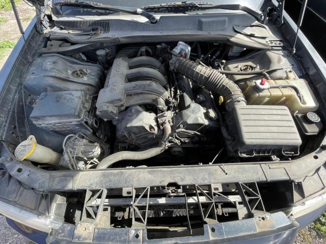 Photo 6 VIN: 2C3LA43R98H121472 - CHRYSLER 300 