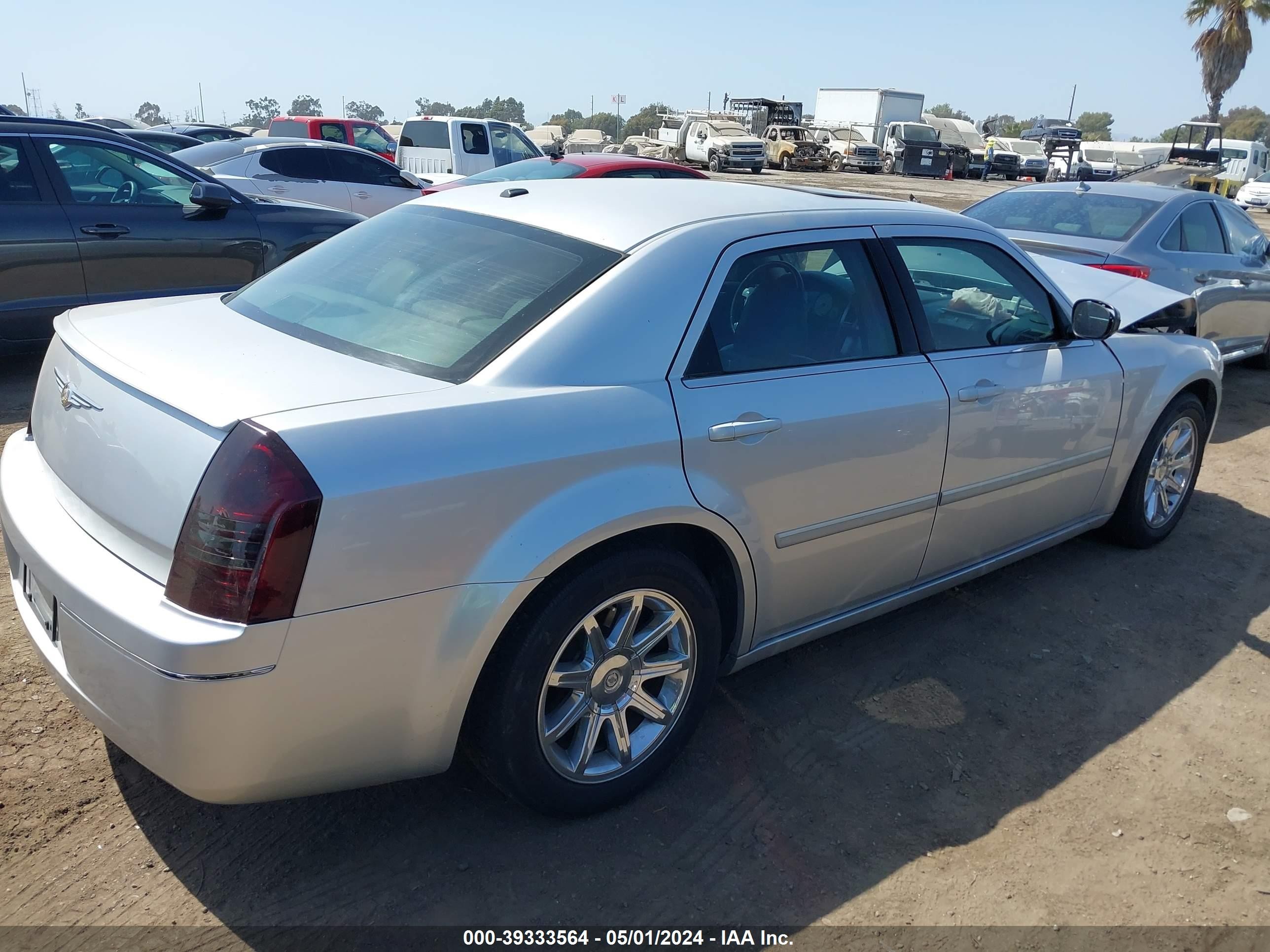 Photo 3 VIN: 2C3LA53G16H515016 - CHRYSLER 300 