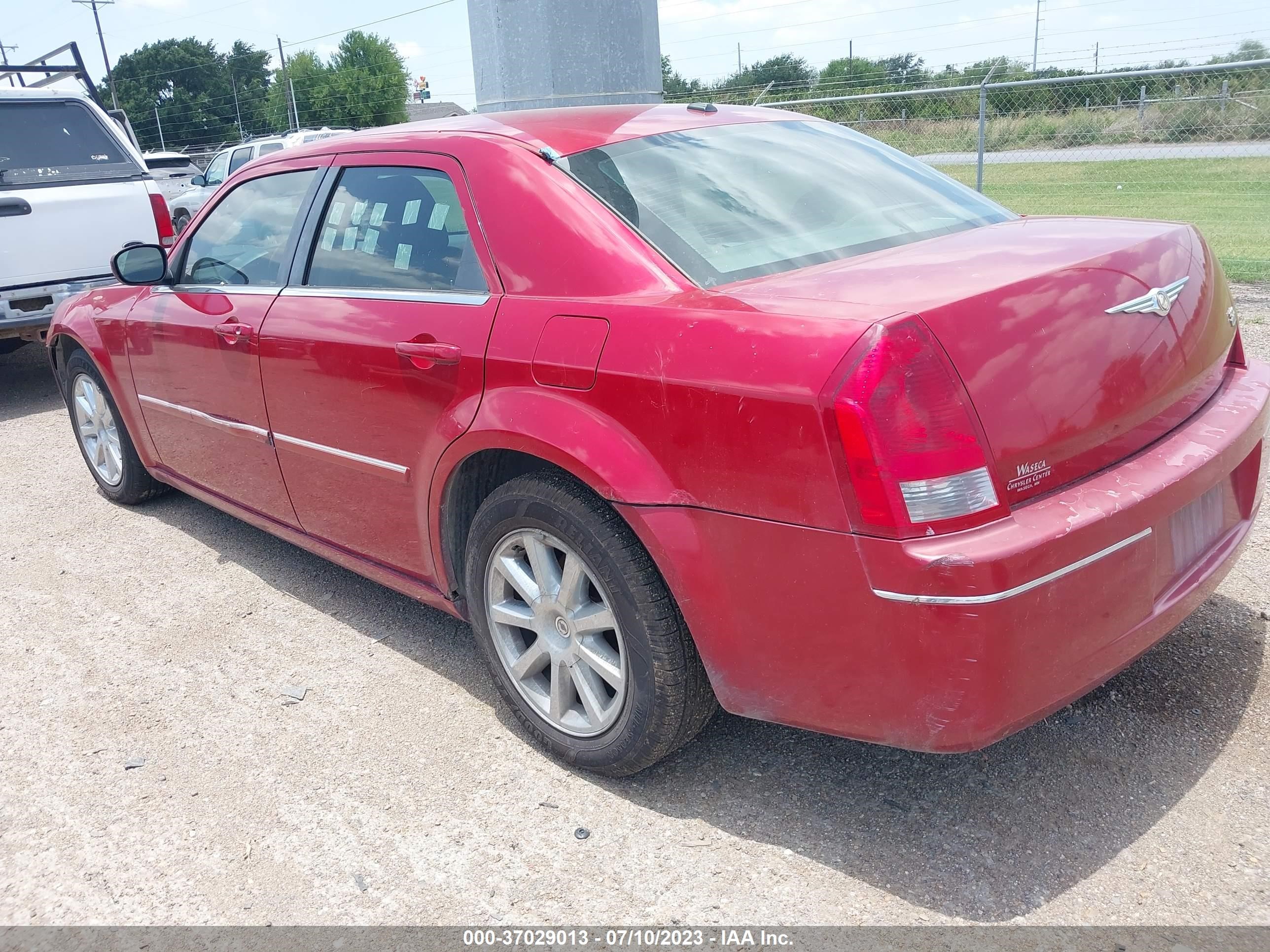 Photo 2 VIN: 2C3LA53G17H658081 - CHRYSLER 300 