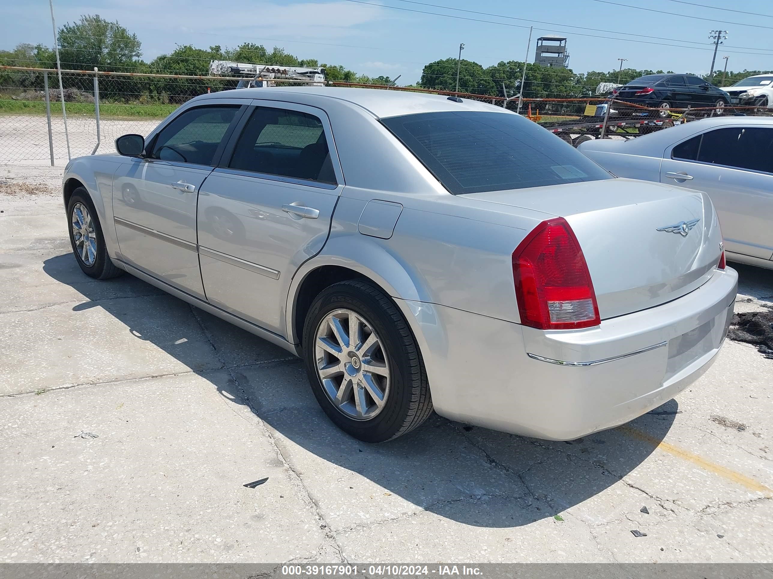 Photo 2 VIN: 2C3LA53G17H658100 - CHRYSLER 300 