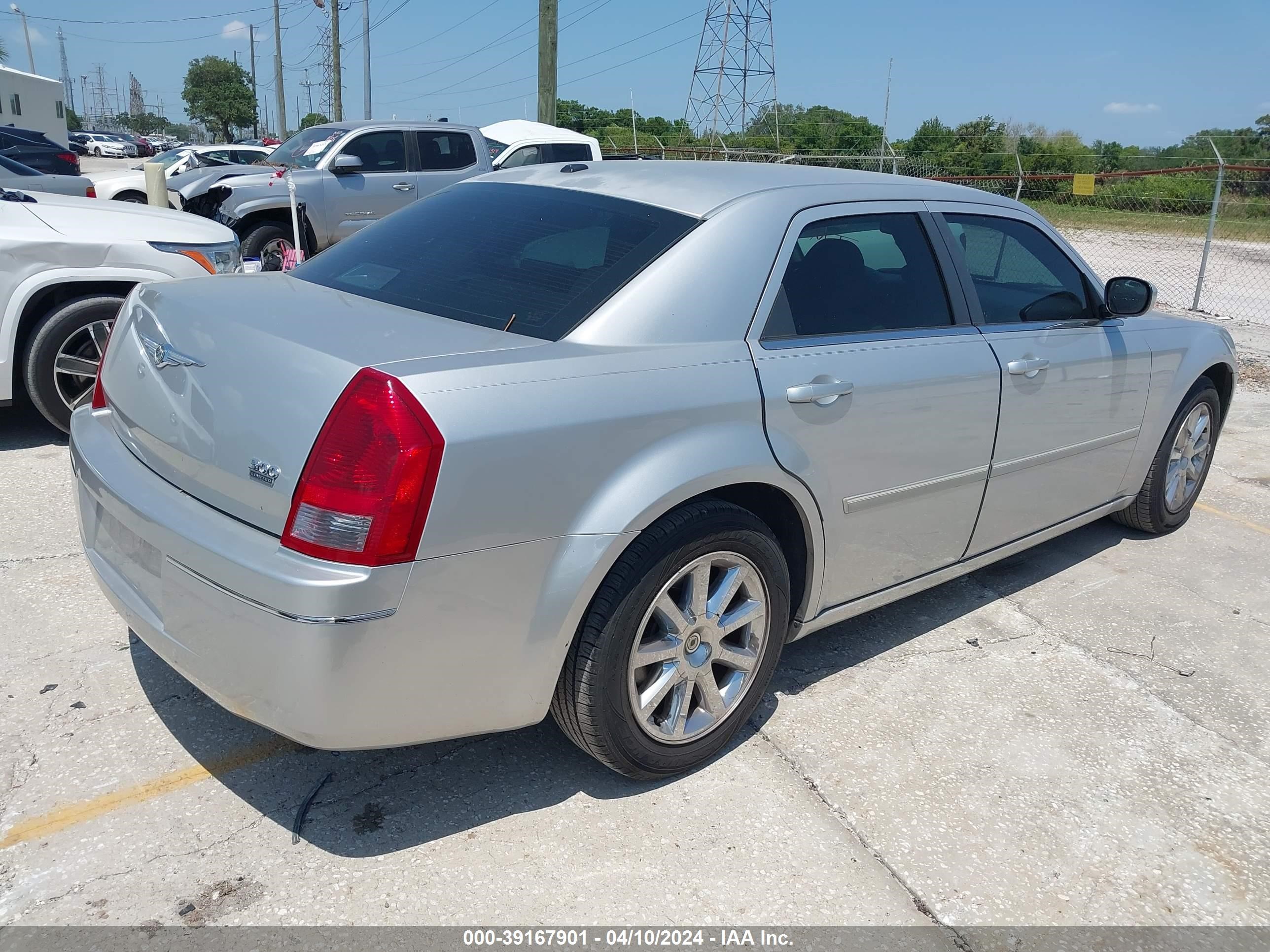 Photo 3 VIN: 2C3LA53G17H658100 - CHRYSLER 300 