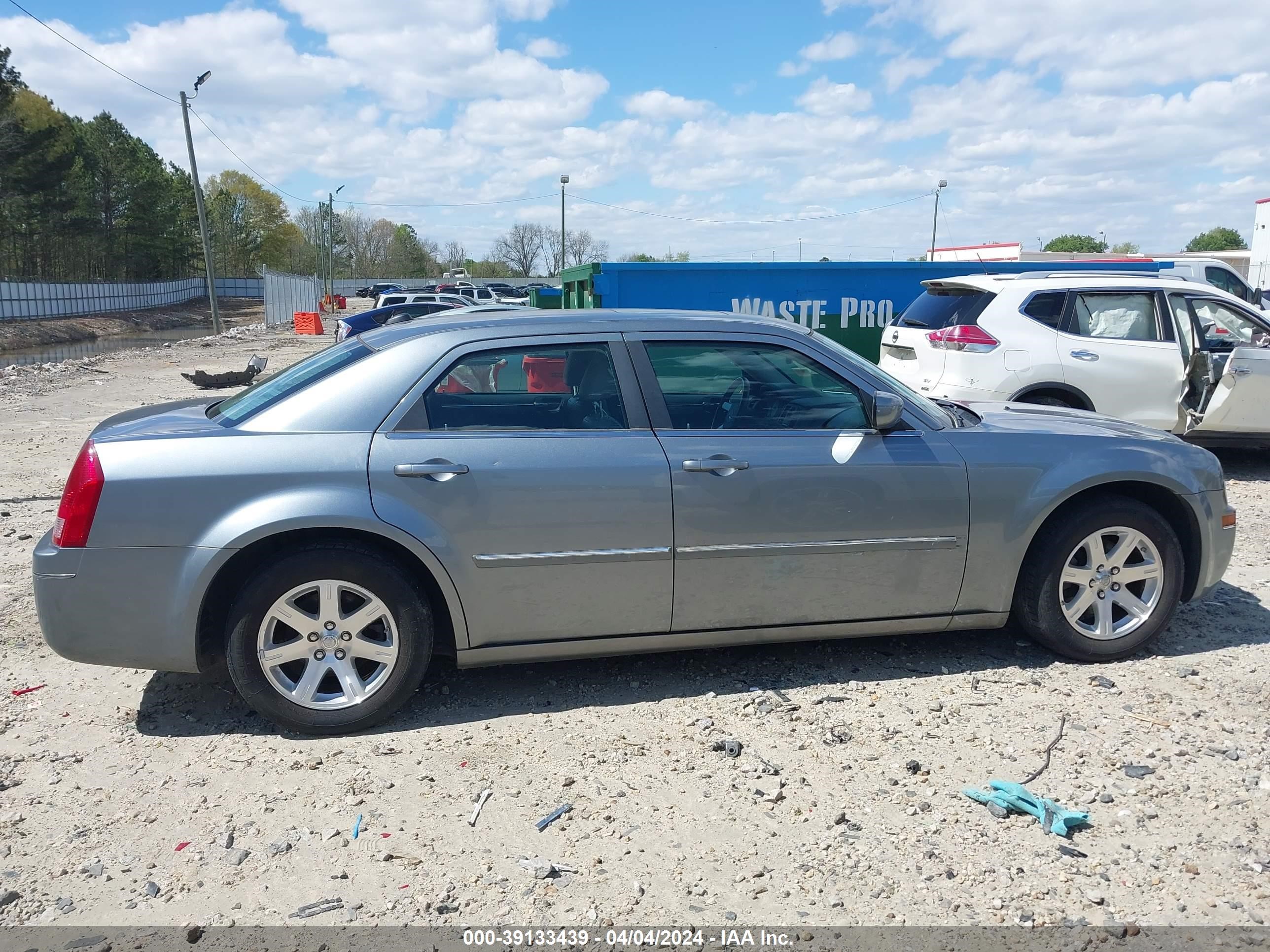 Photo 12 VIN: 2C3LA53G26H146621 - CHRYSLER 300 