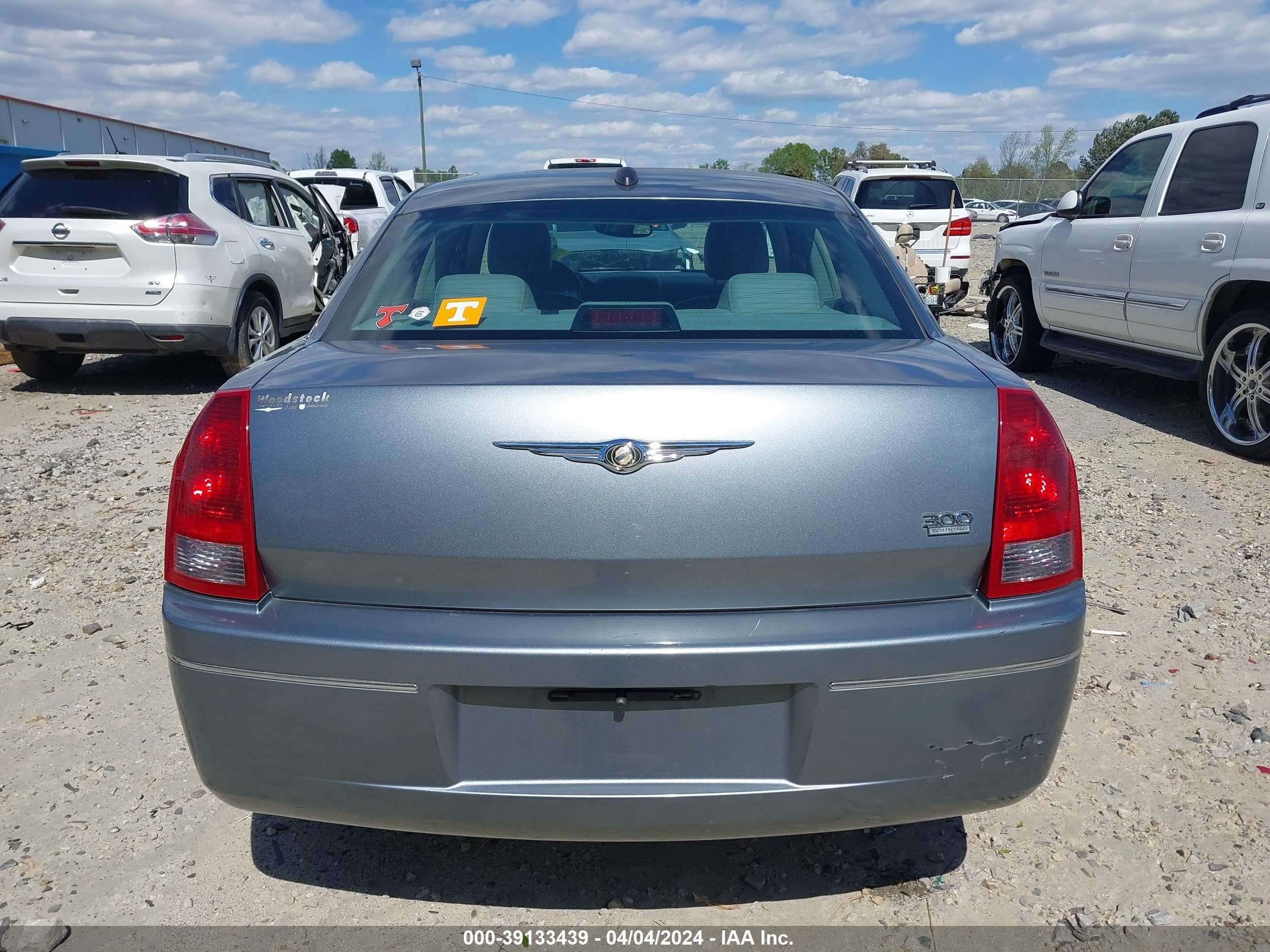 Photo 15 VIN: 2C3LA53G26H146621 - CHRYSLER 300 