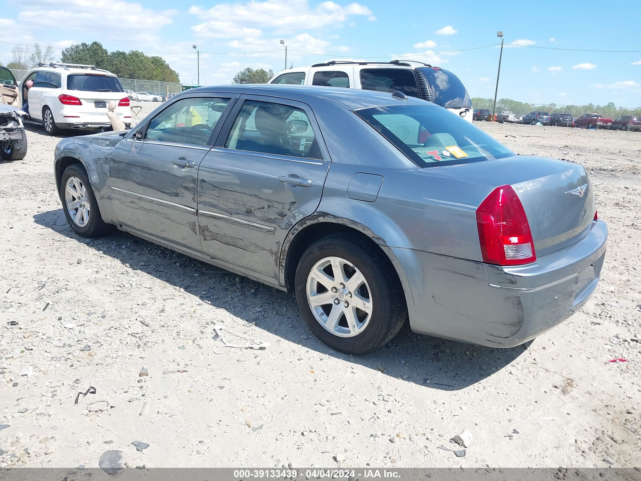 Photo 2 VIN: 2C3LA53G26H146621 - CHRYSLER 300 