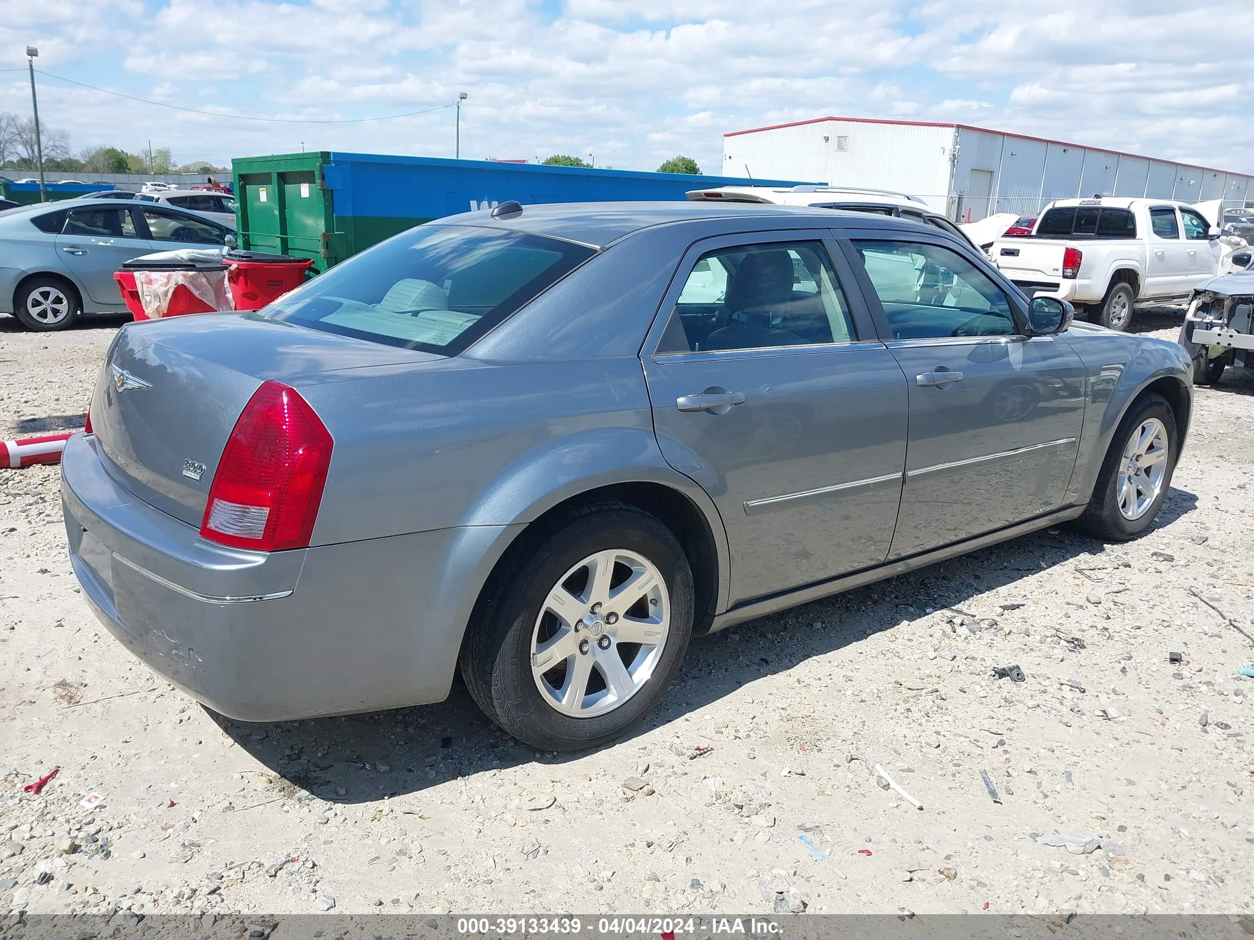 Photo 3 VIN: 2C3LA53G26H146621 - CHRYSLER 300 