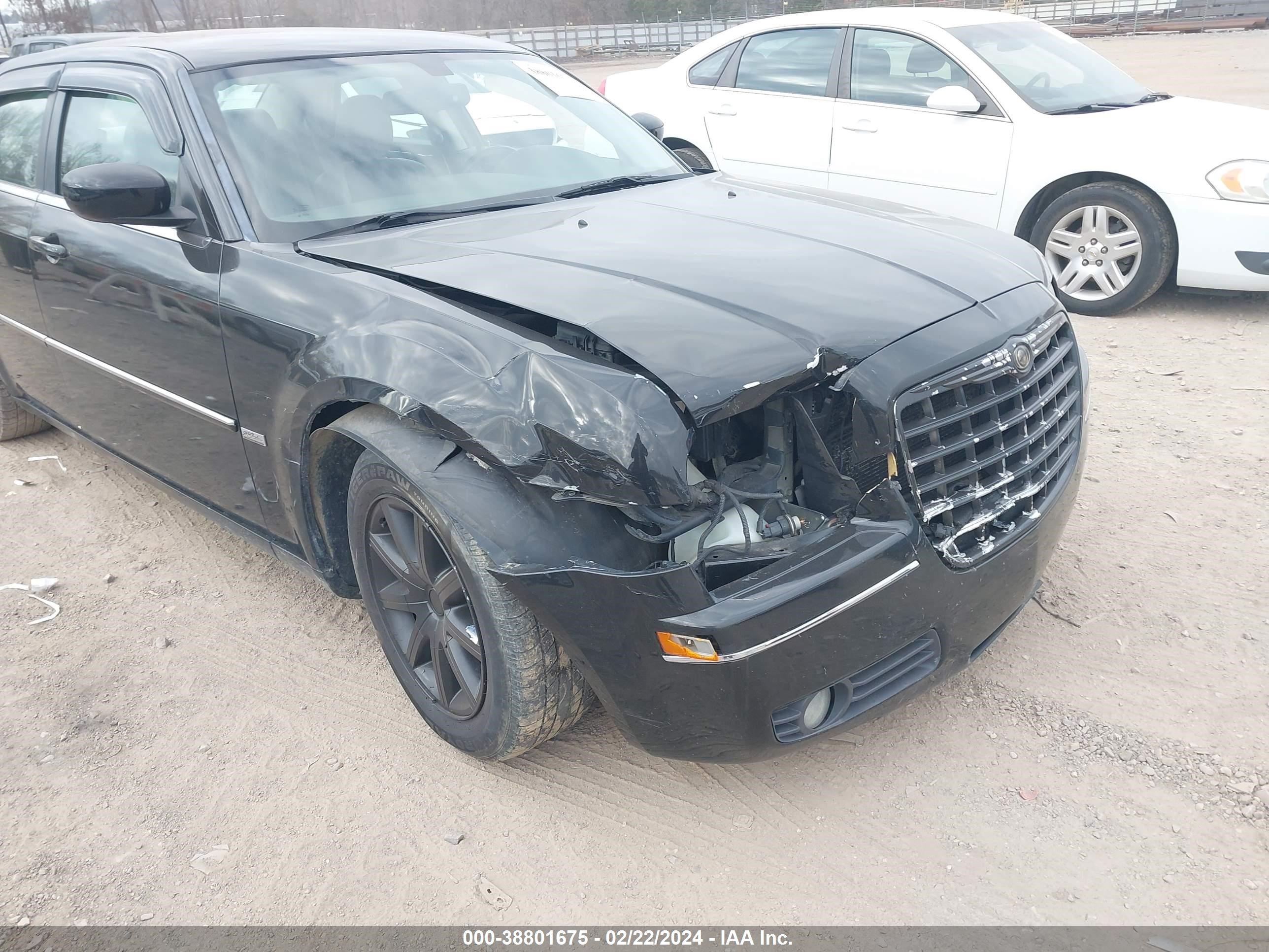 Photo 11 VIN: 2C3LA53G28H147125 - CHRYSLER 300 