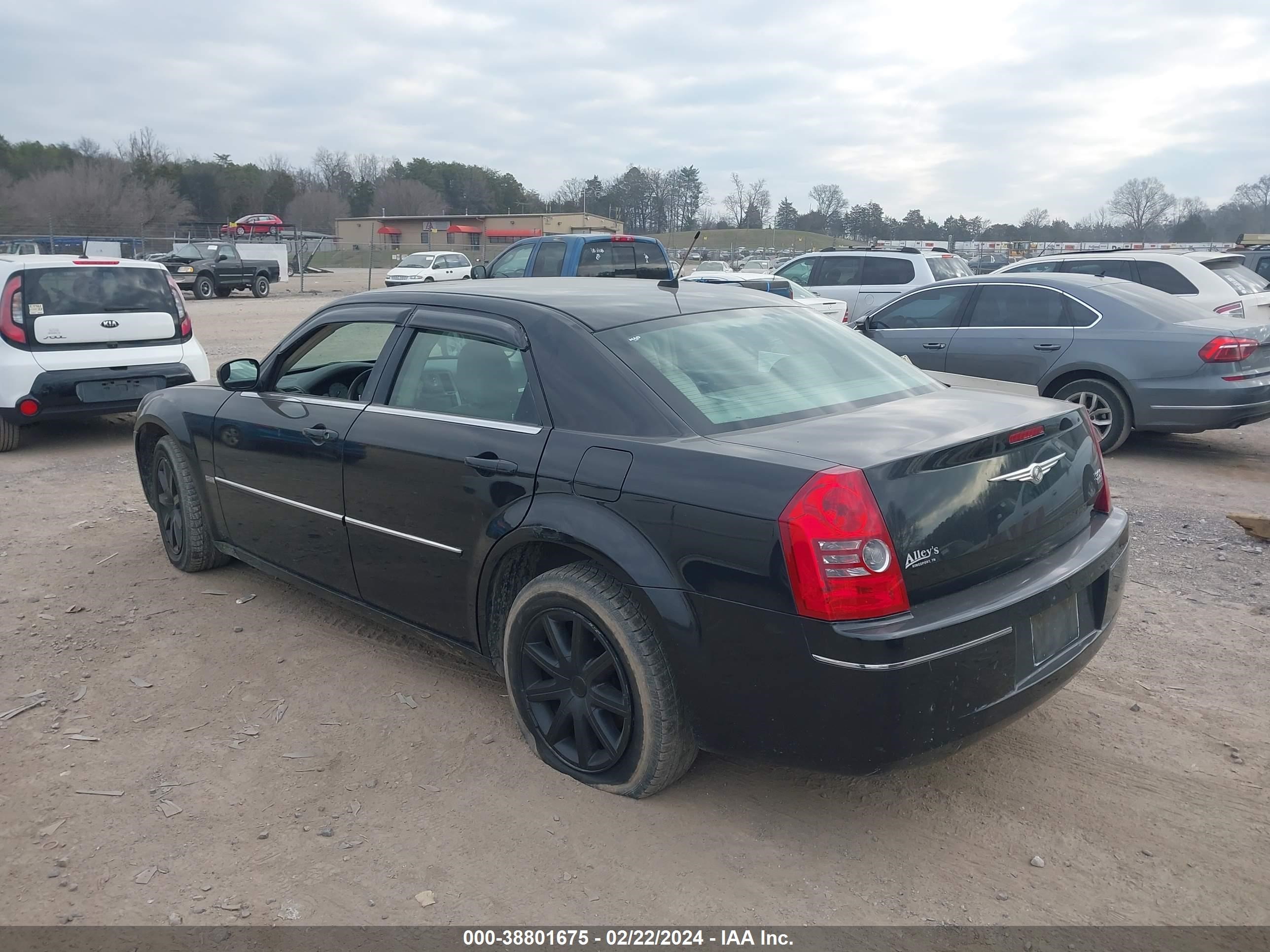 Photo 2 VIN: 2C3LA53G28H147125 - CHRYSLER 300 