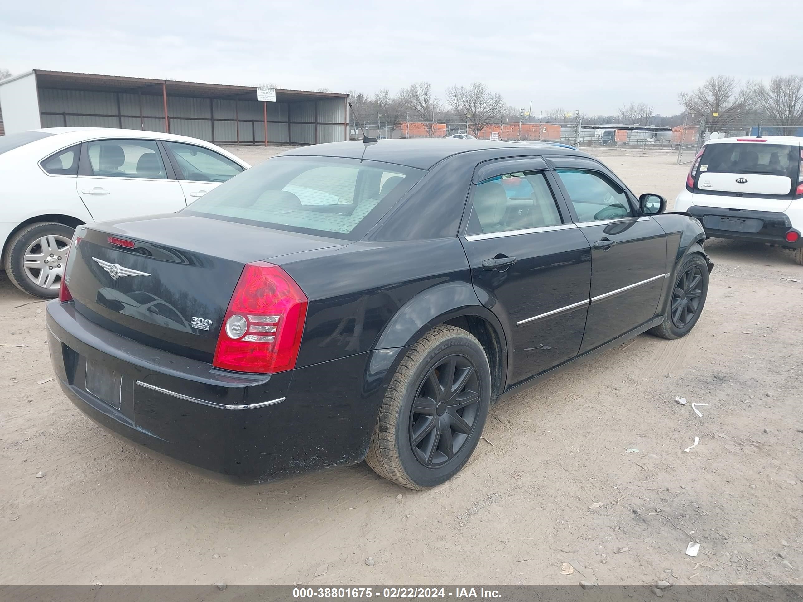 Photo 3 VIN: 2C3LA53G28H147125 - CHRYSLER 300 