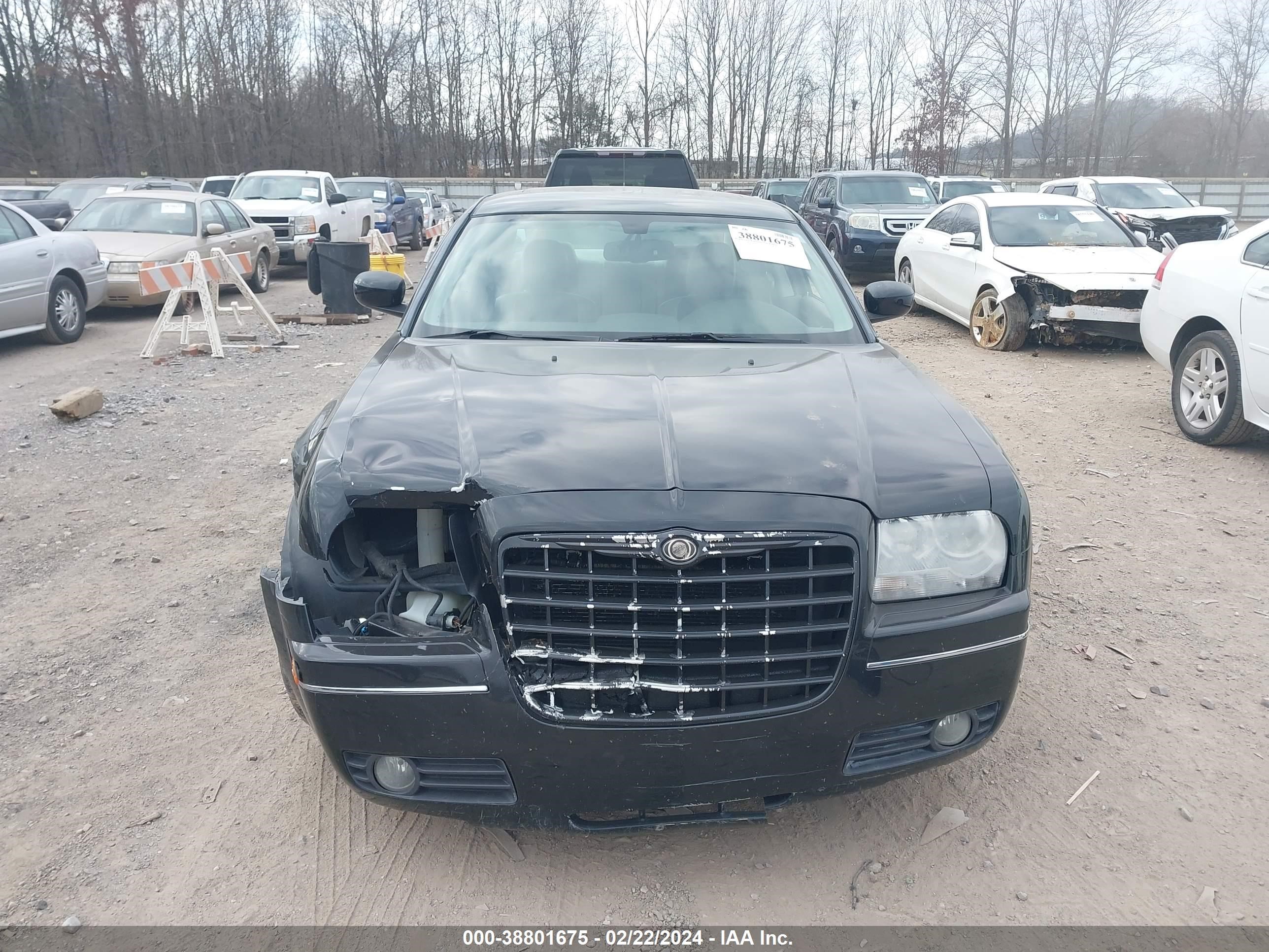 Photo 5 VIN: 2C3LA53G28H147125 - CHRYSLER 300 