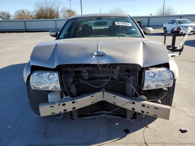 Photo 4 VIN: 2C3LA53G28H238069 - CHRYSLER 300 