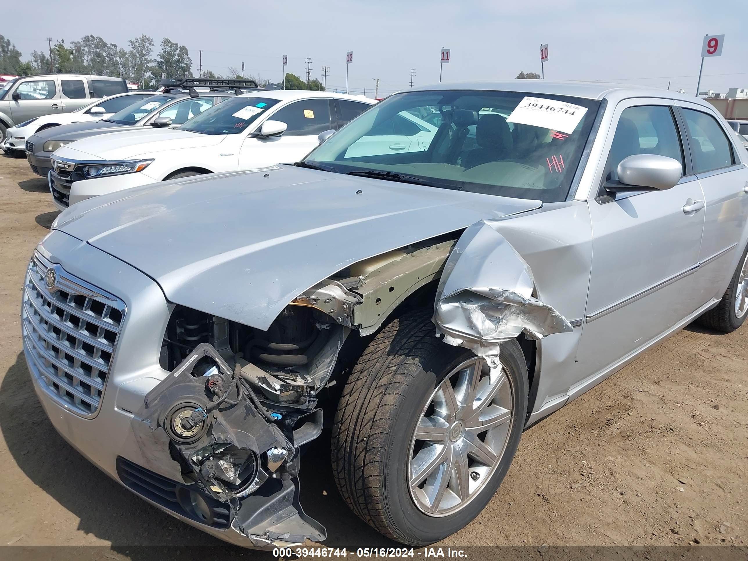 Photo 5 VIN: 2C3LA53G28H334851 - CHRYSLER 300 