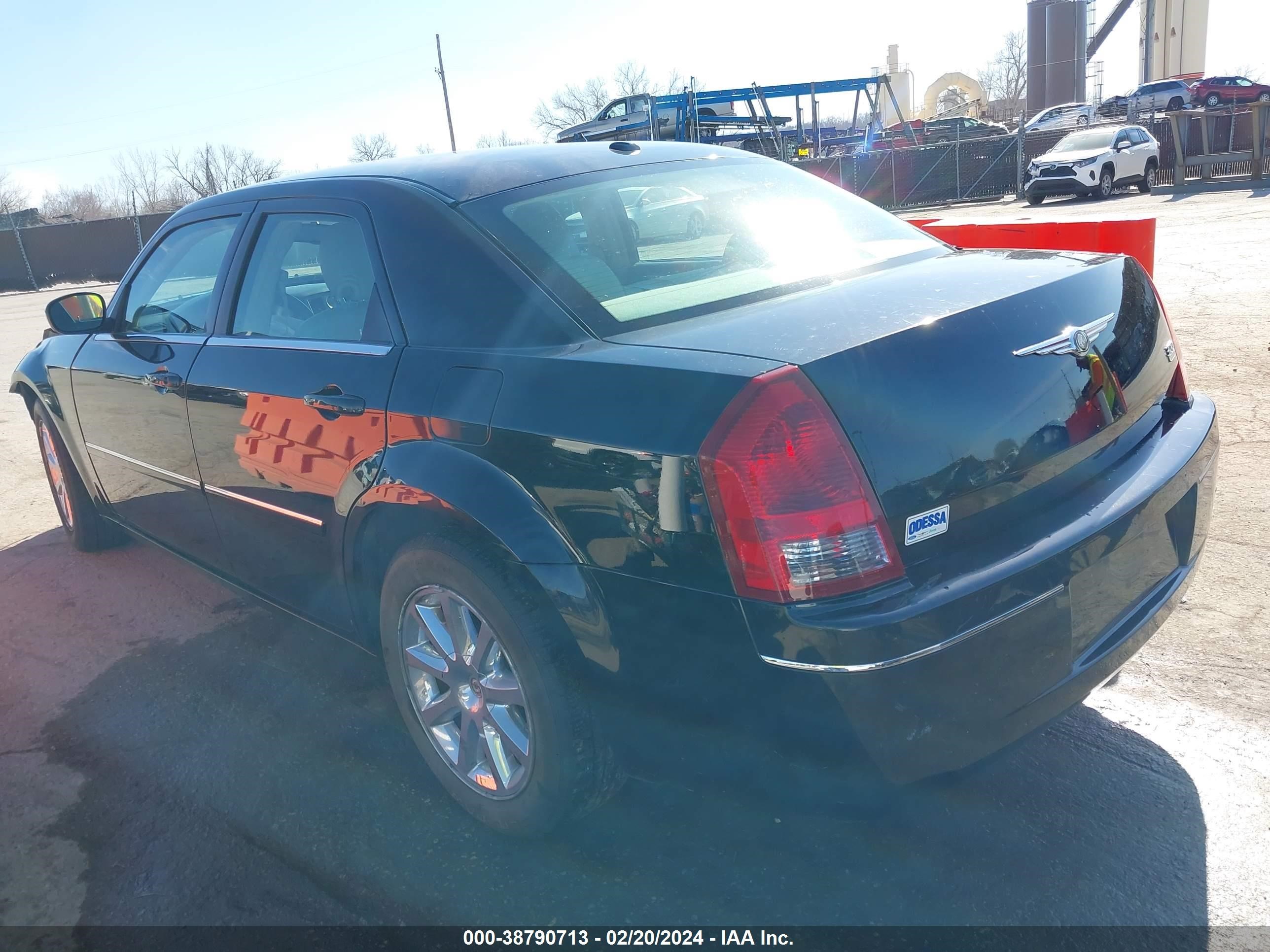 Photo 2 VIN: 2C3LA53G47H635054 - CHRYSLER 300 