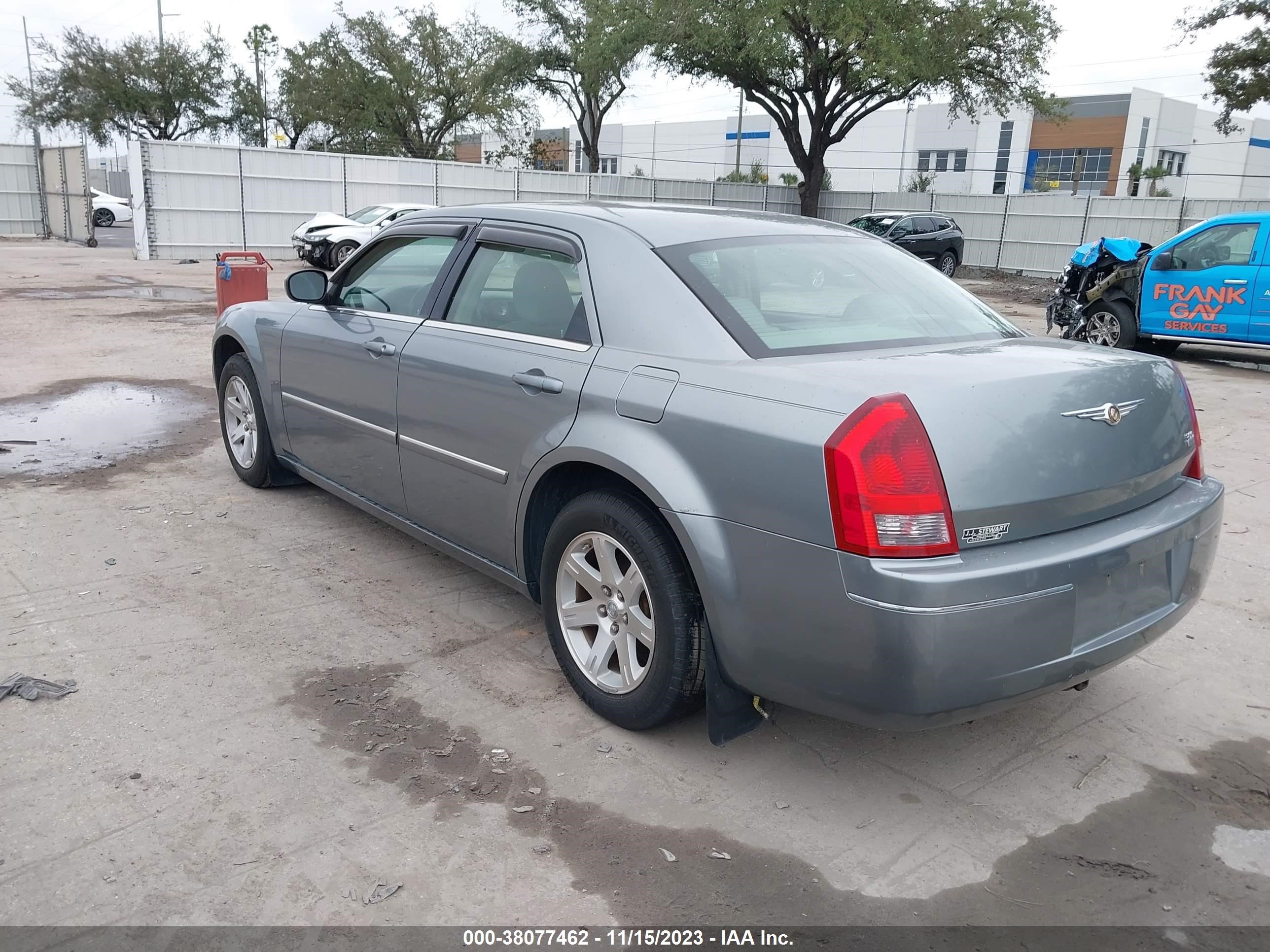 Photo 2 VIN: 2C3LA53G47H651707 - CHRYSLER 300 