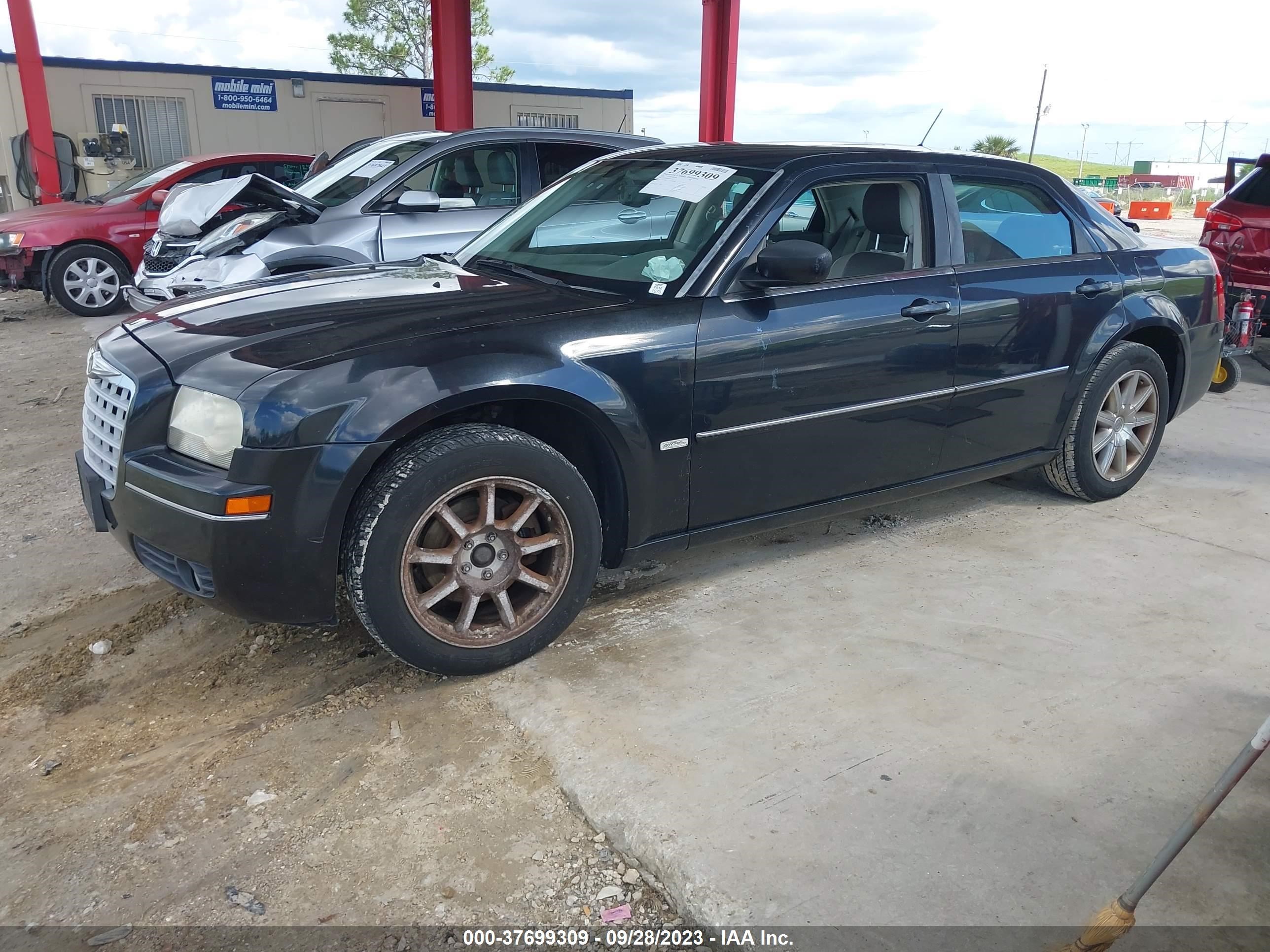 Photo 1 VIN: 2C3LA53G48H135705 - CHRYSLER 300 