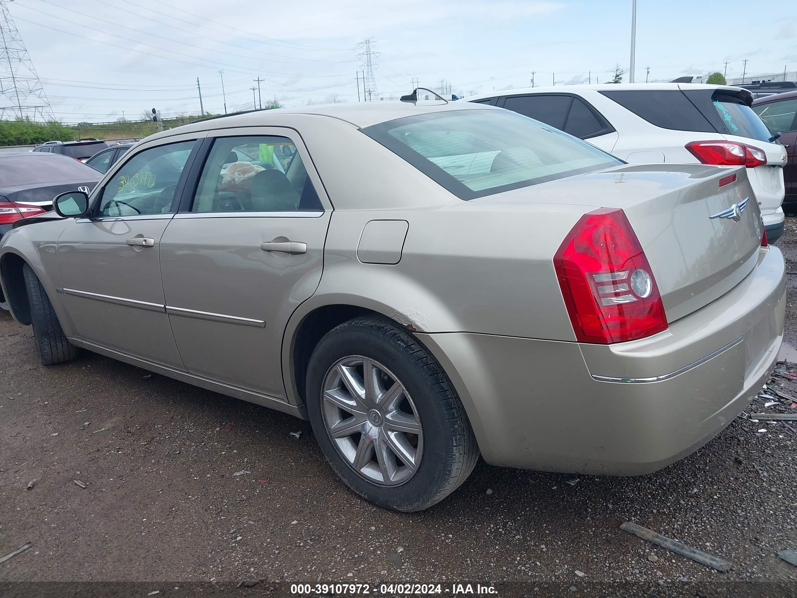 Photo 2 VIN: 2C3LA53G48H149183 - CHRYSLER 300 