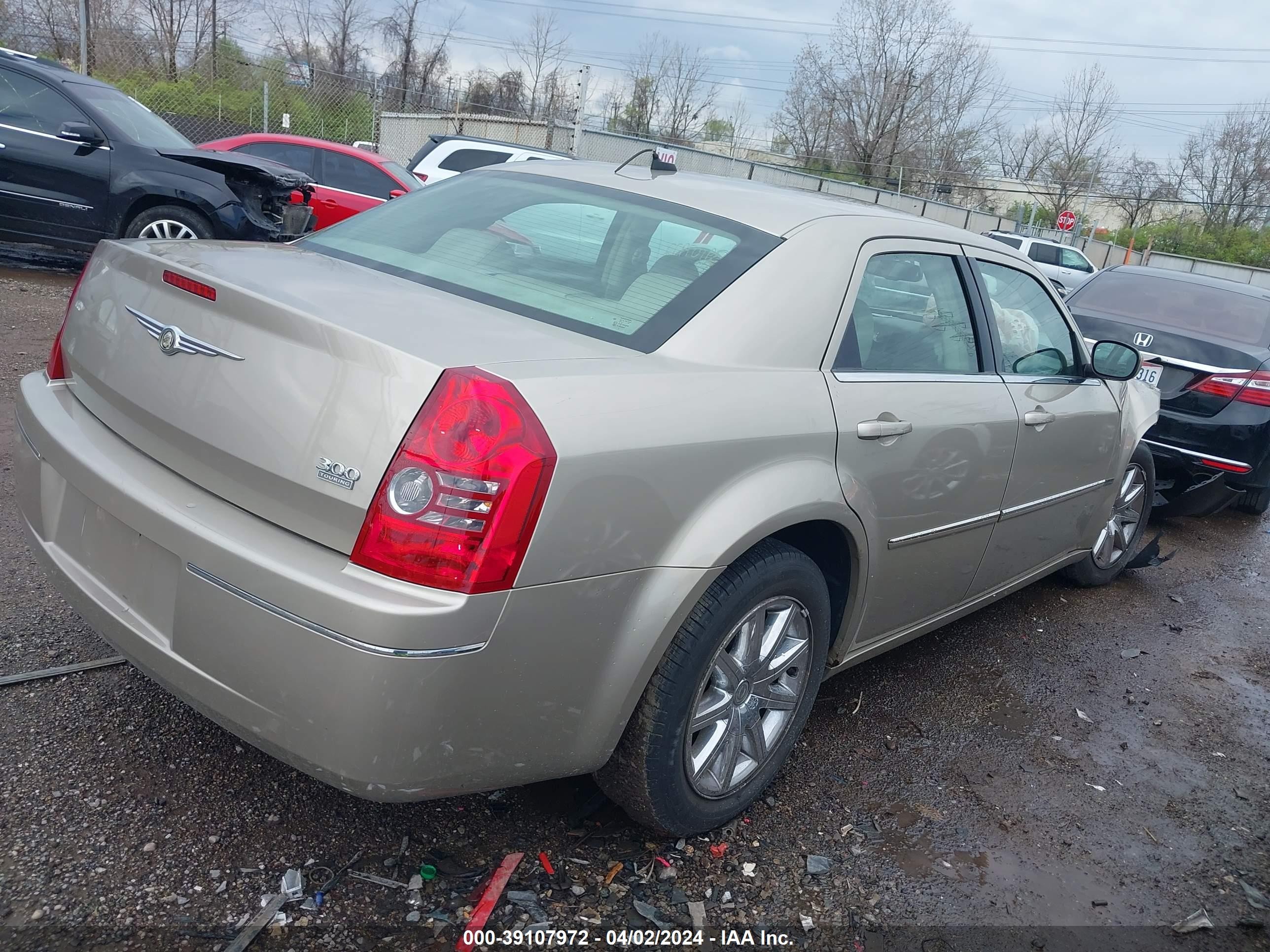 Photo 3 VIN: 2C3LA53G48H149183 - CHRYSLER 300 