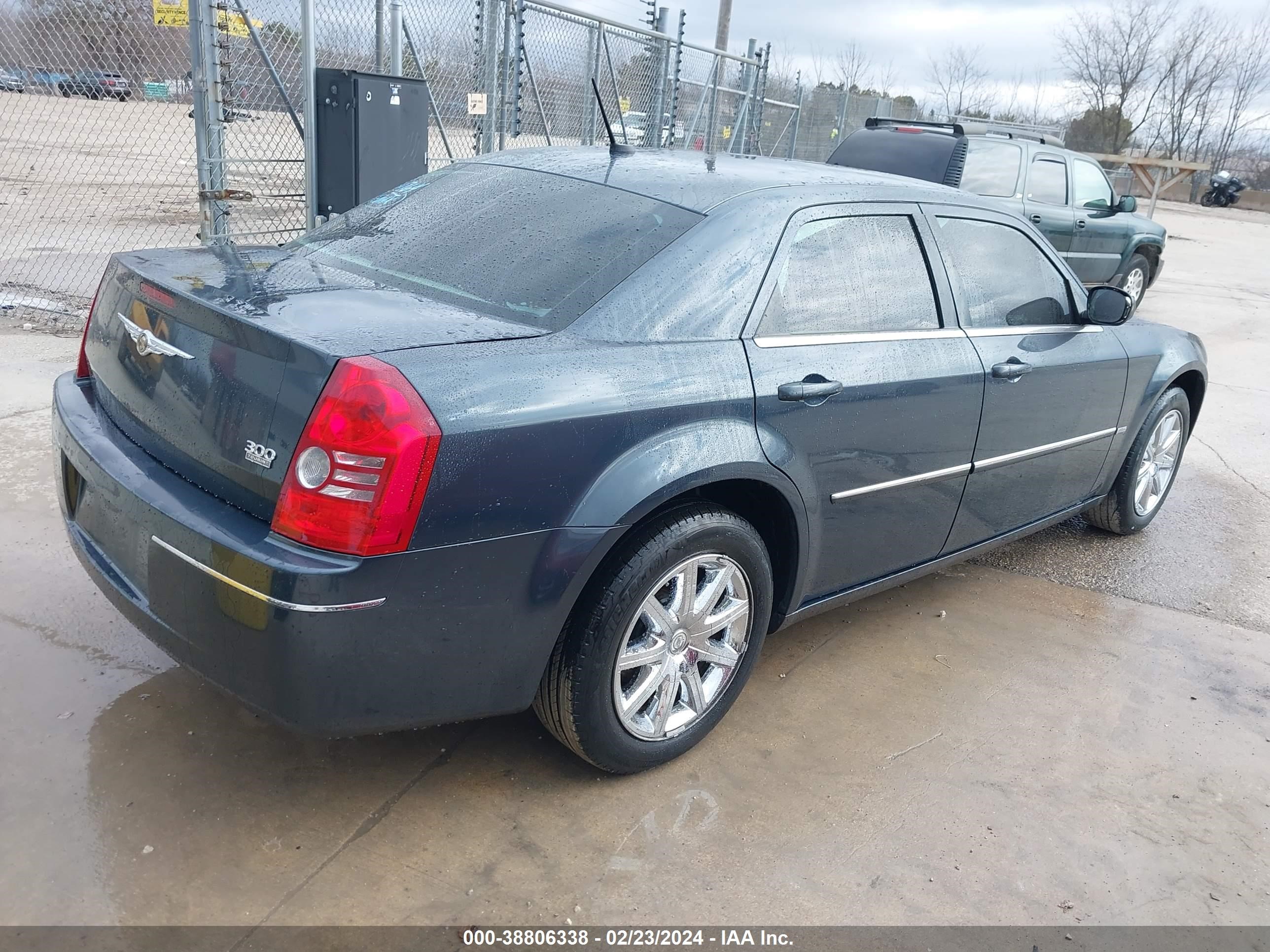 Photo 3 VIN: 2C3LA53G58H224764 - CHRYSLER 300 