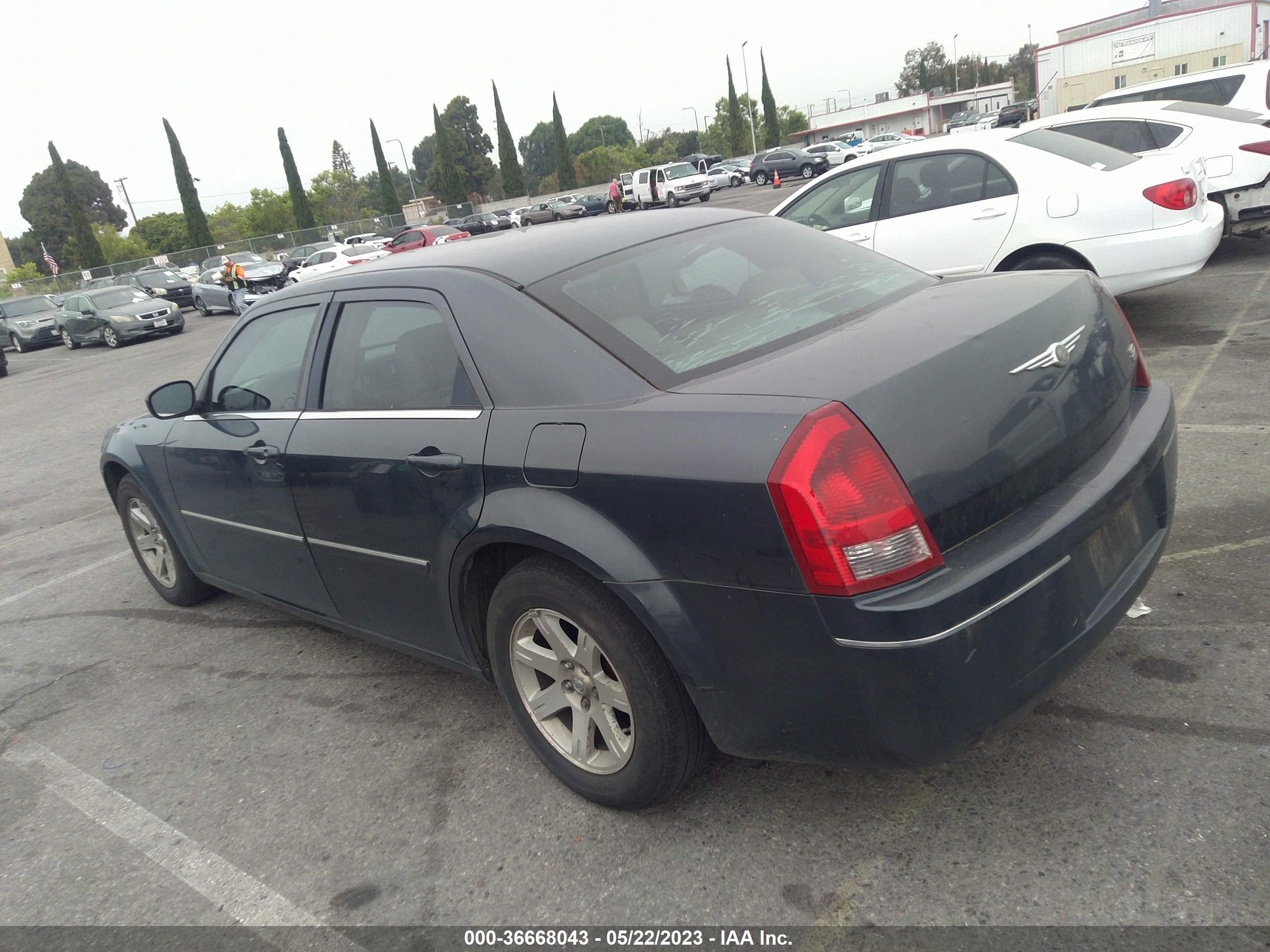 Photo 2 VIN: 2C3LA53G77H737769 - CHRYSLER 300 