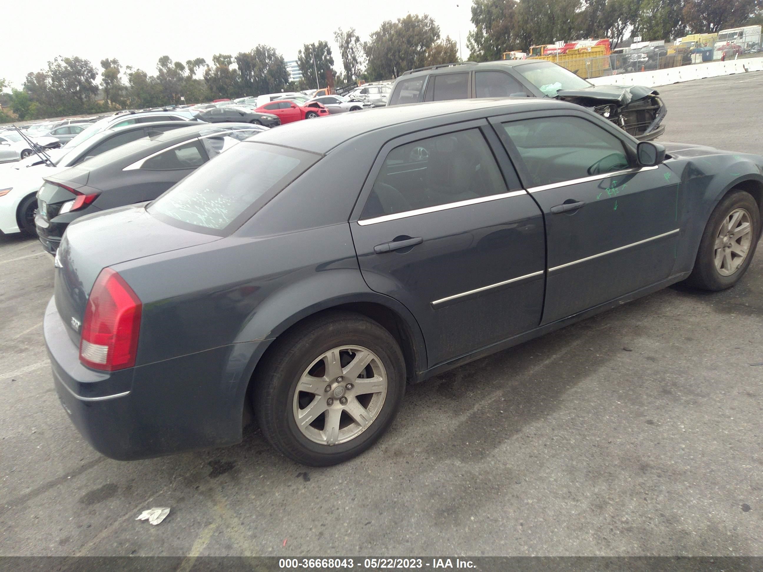 Photo 3 VIN: 2C3LA53G77H737769 - CHRYSLER 300 