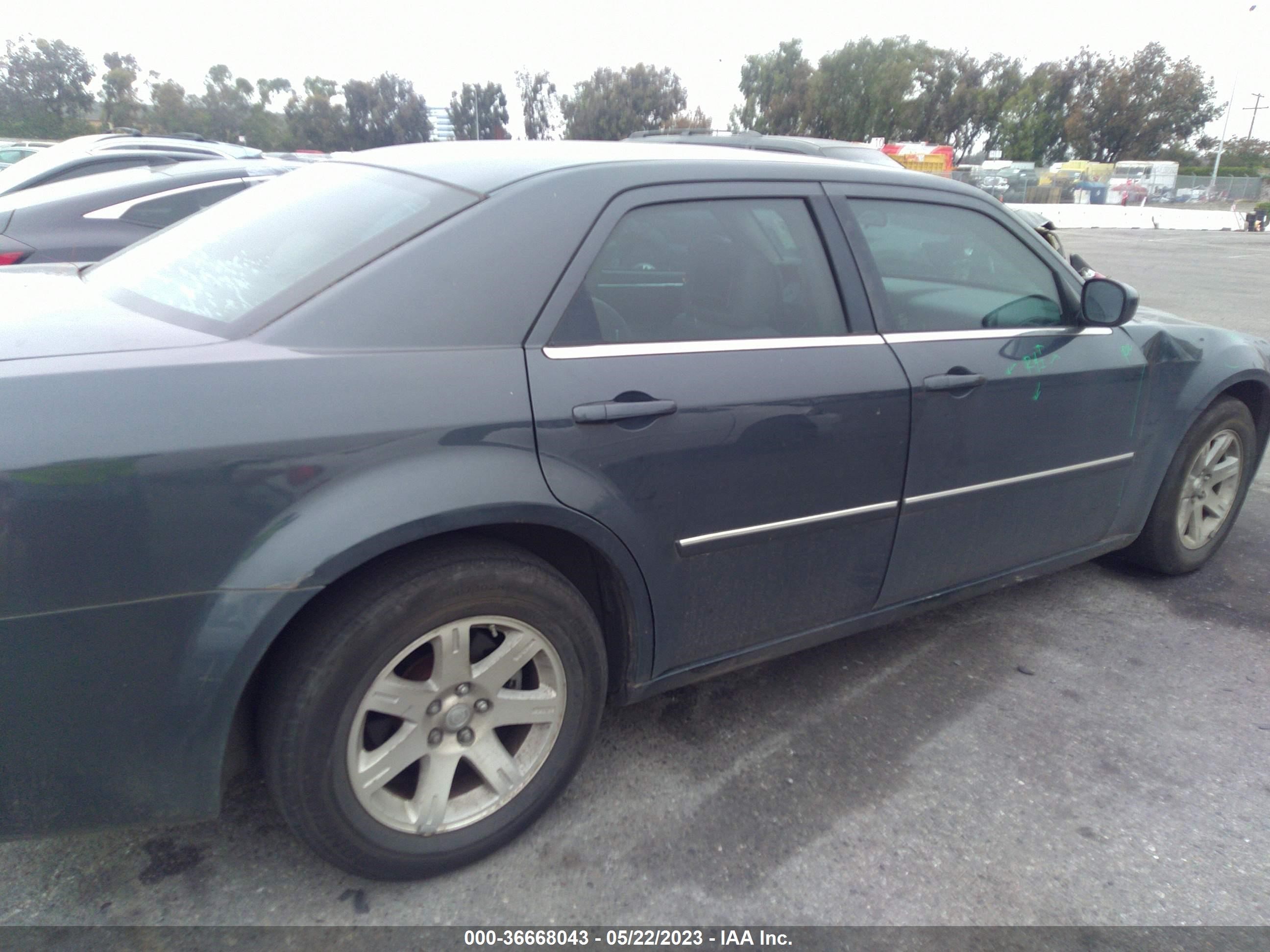 Photo 5 VIN: 2C3LA53G77H737769 - CHRYSLER 300 