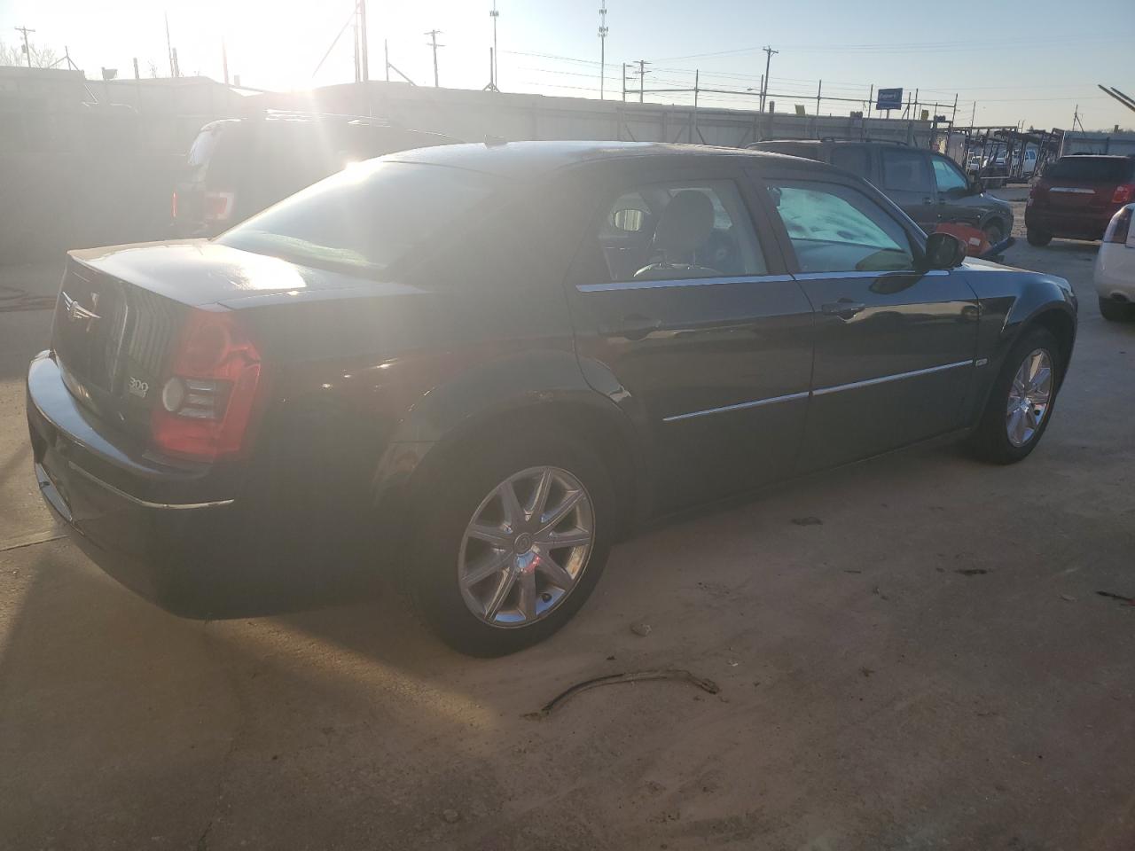 Photo 2 VIN: 2C3LA53G78H135536 - CHRYSLER 300 