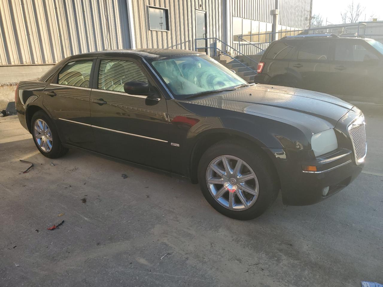 Photo 3 VIN: 2C3LA53G78H135536 - CHRYSLER 300 